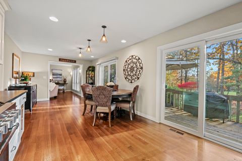 Photo of 44 Applewood Lane #44, Avon, CT 06001 (MLS # 24136025)