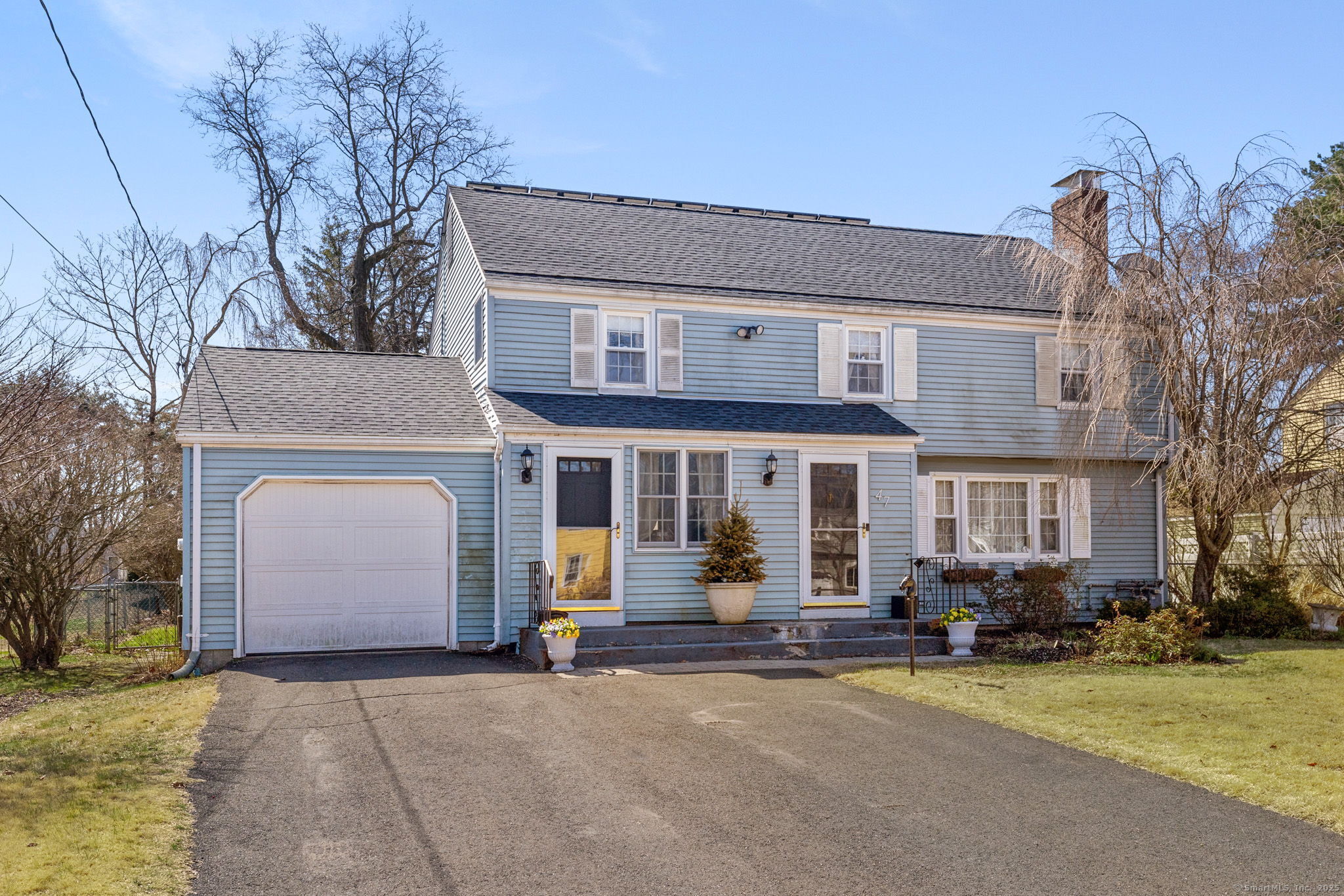Property for Sale at Longlane Road, West Hartford, Connecticut - Bedrooms: 5 
Bathrooms: 3 
Rooms: 8  - $495,900