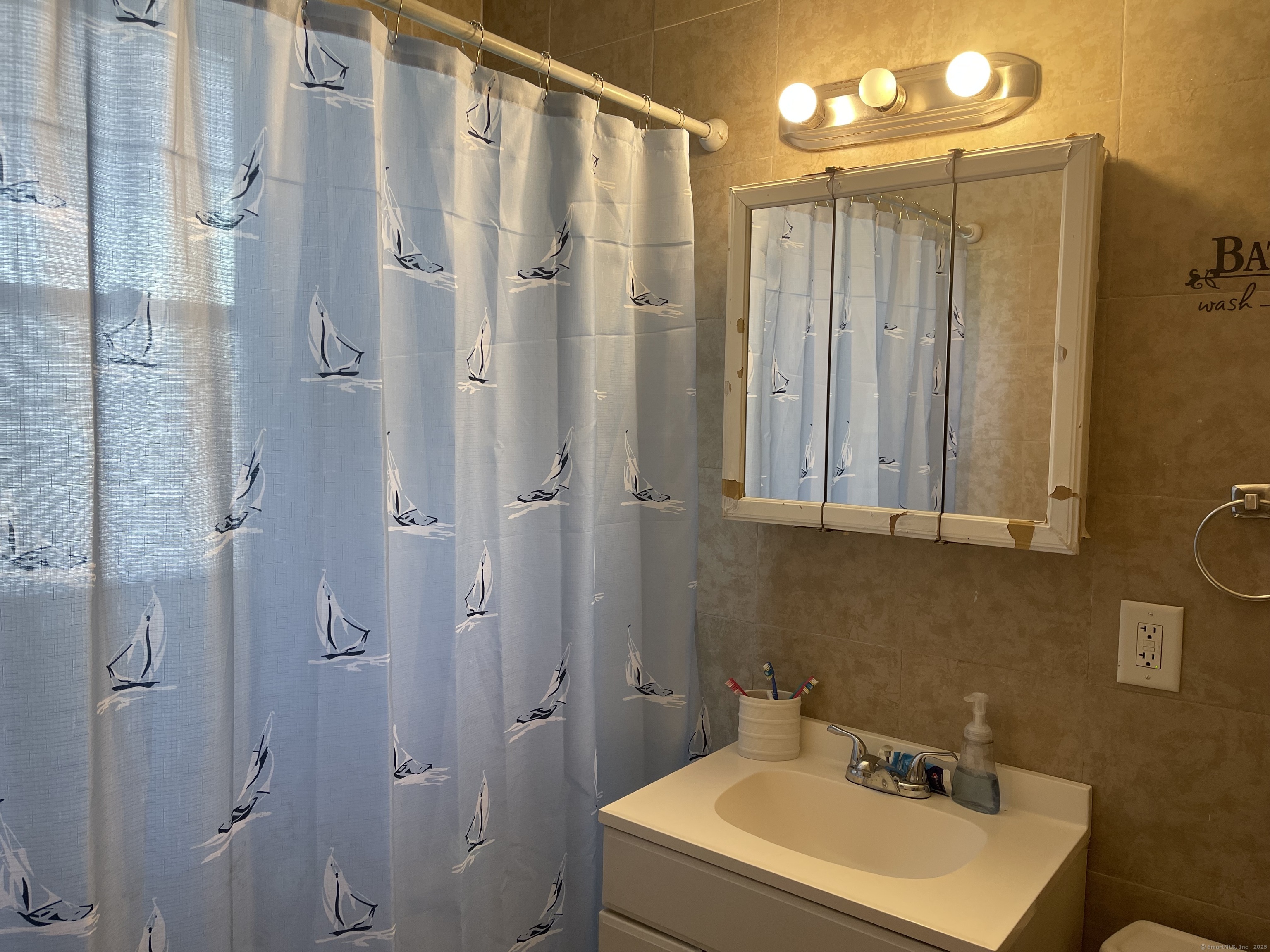 New Britain, Connecticut 06051, United States, 6 Bedrooms Bedrooms, ,3 BathroomsBathrooms,Residential,Active,187912