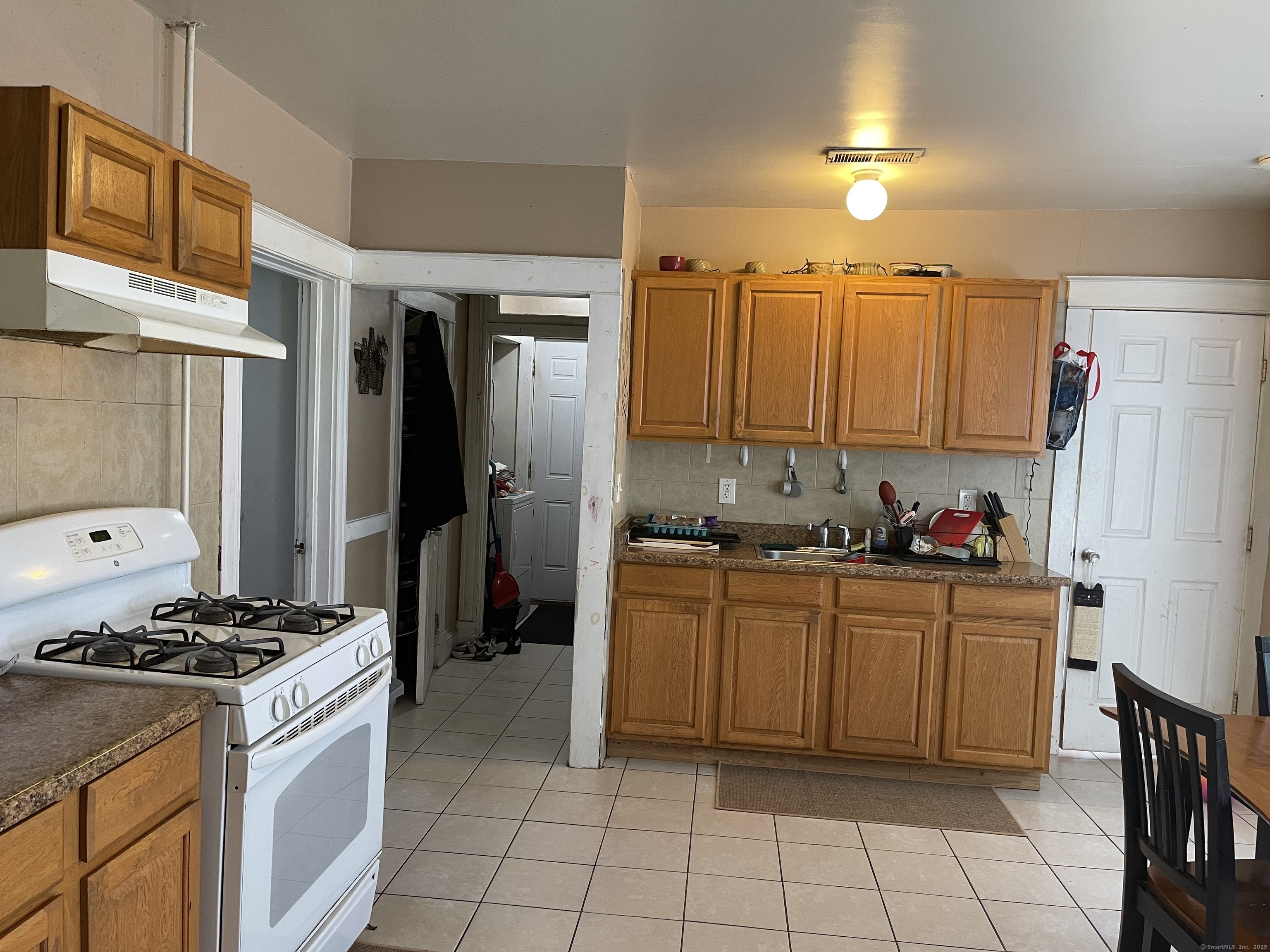 New Britain, Connecticut 06051, United States, 6 Bedrooms Bedrooms, ,3 BathroomsBathrooms,Residential,Active,187912