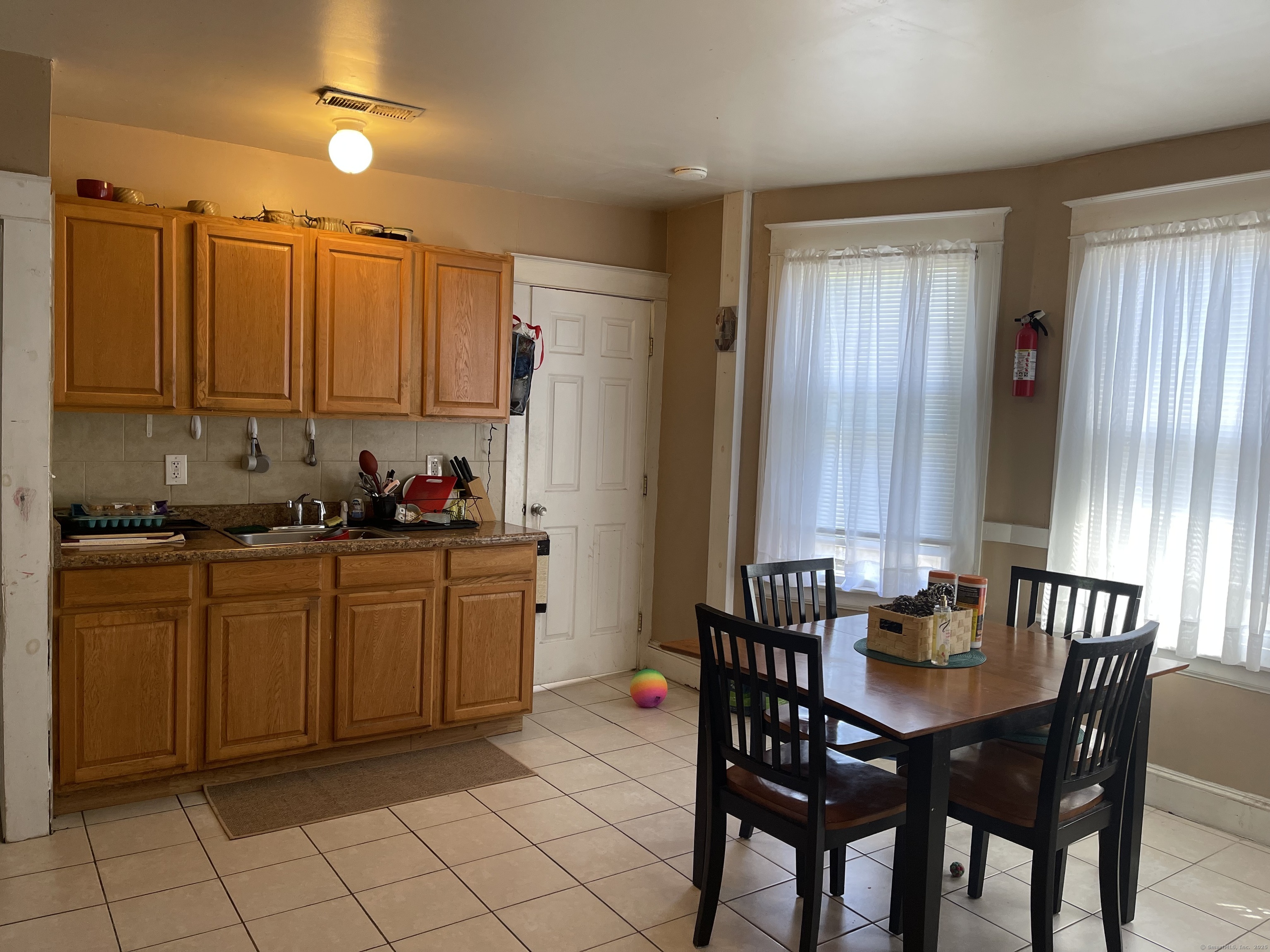 New Britain, Connecticut 06051, United States, 6 Bedrooms Bedrooms, ,3 BathroomsBathrooms,Residential,Active,187912