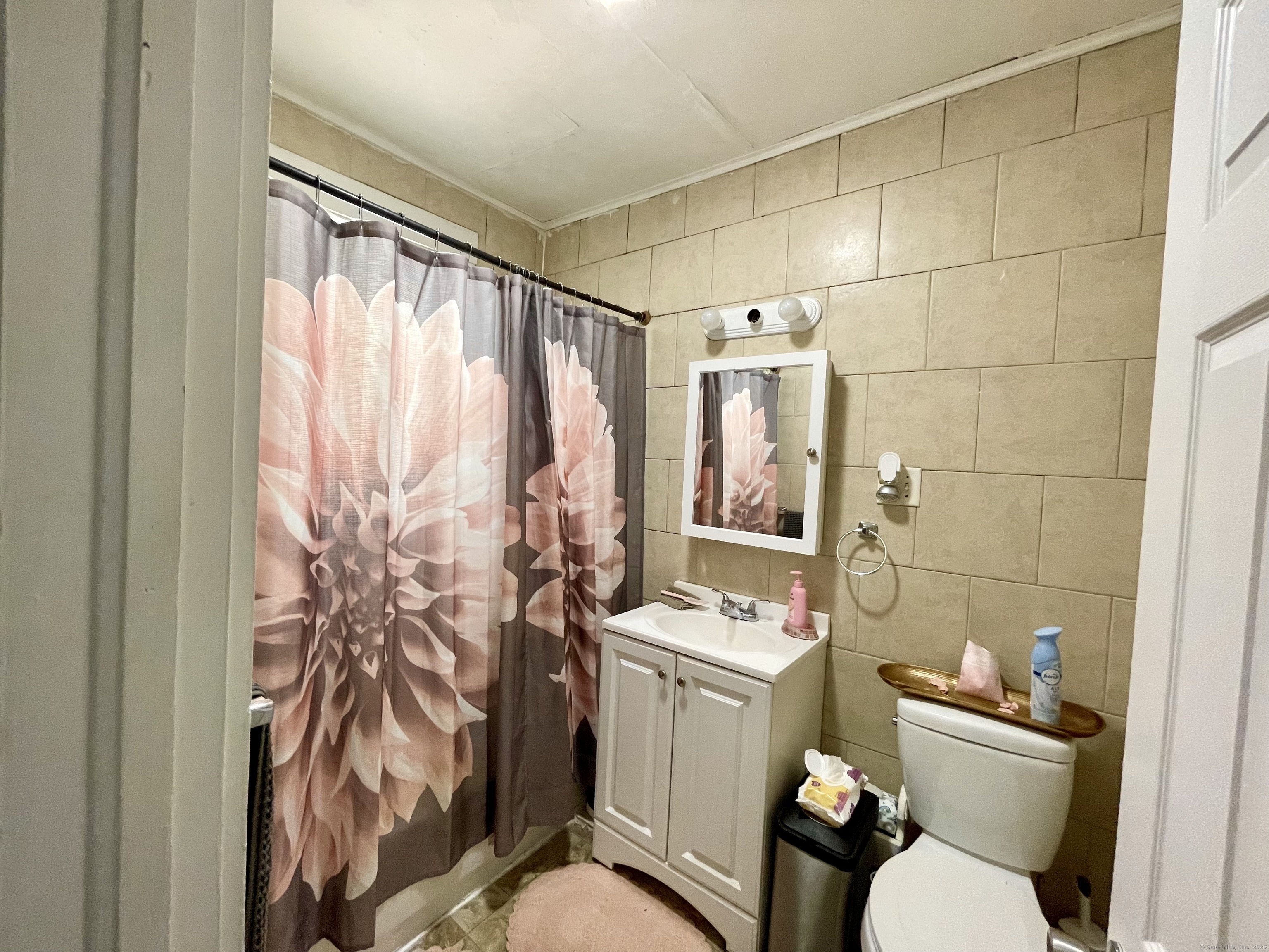 New Britain, Connecticut 06051, United States, 6 Bedrooms Bedrooms, ,3 BathroomsBathrooms,Residential,Active,187912