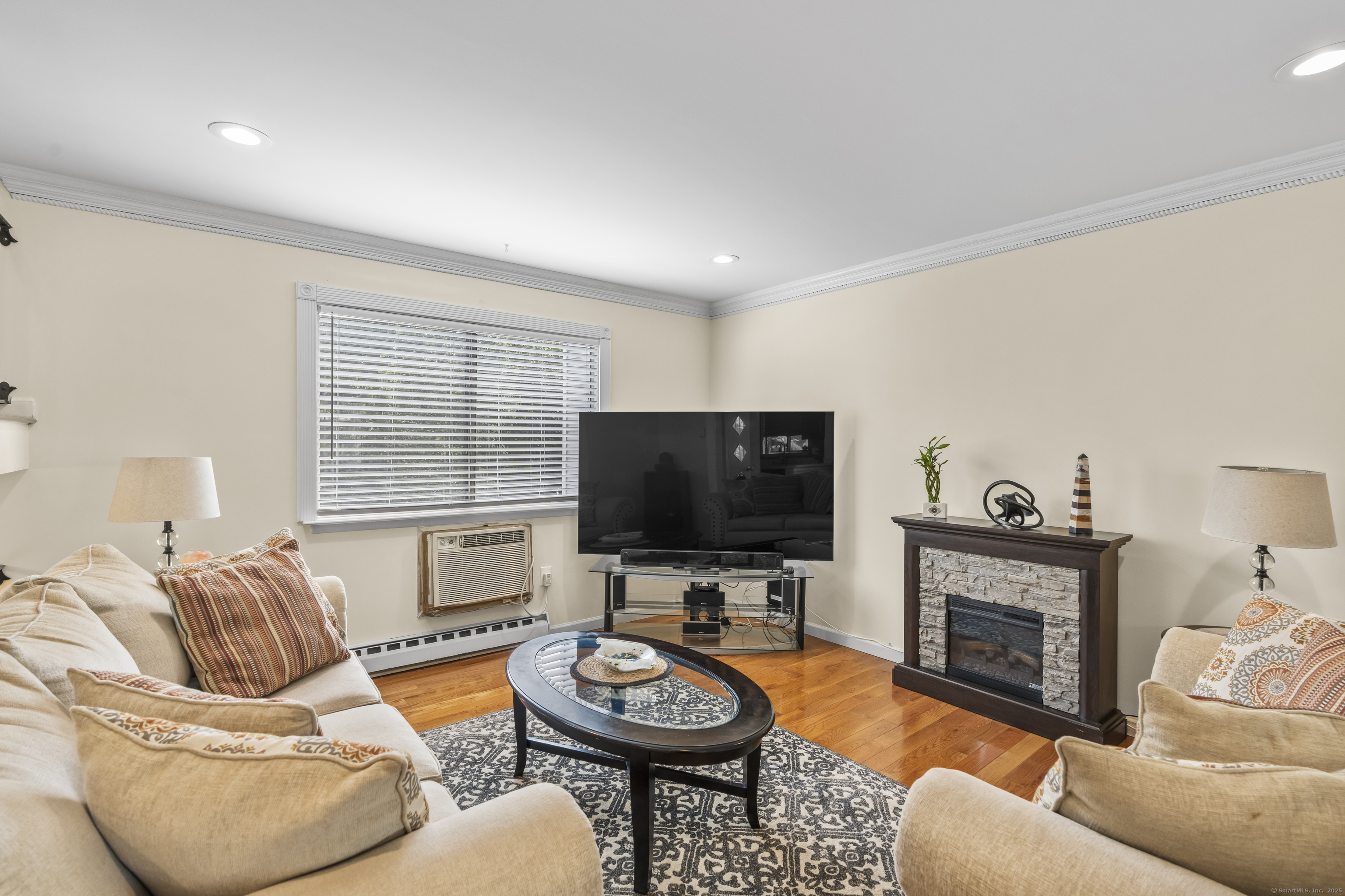 60 Alvord Lane APT 19