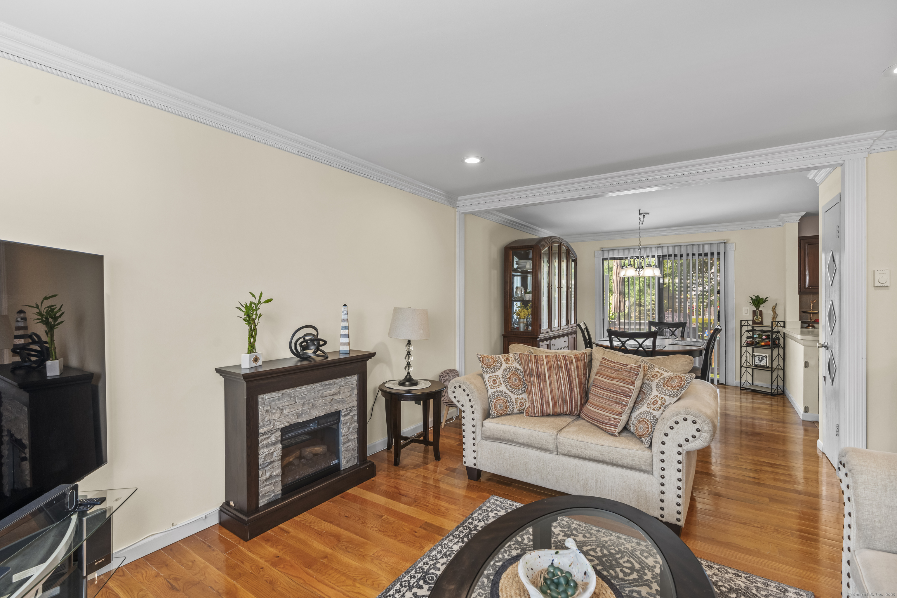 60 Alvord Lane APT 19