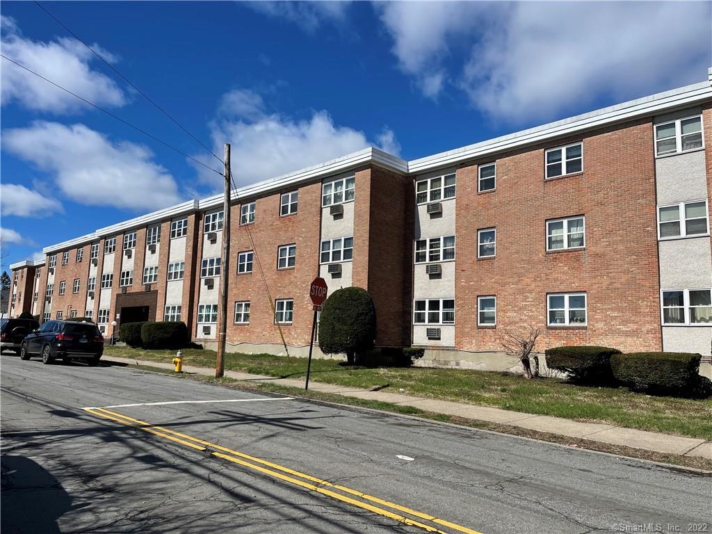 Rental Property at Monroe Street B15, Bridgeport, Connecticut - Bedrooms: 1 
Bathrooms: 1 
Rooms: 4  - $1,700 MO.