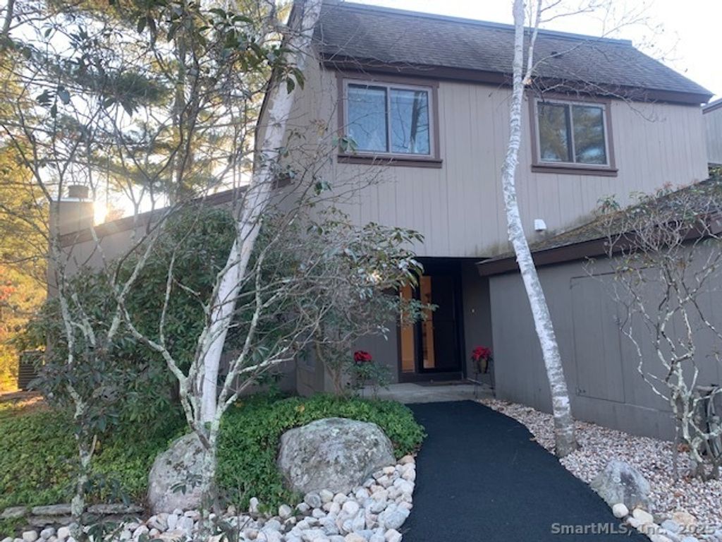 Photo of 39 Heritage Drive #39, Avon, CT 06001 (MLS # 24142598)