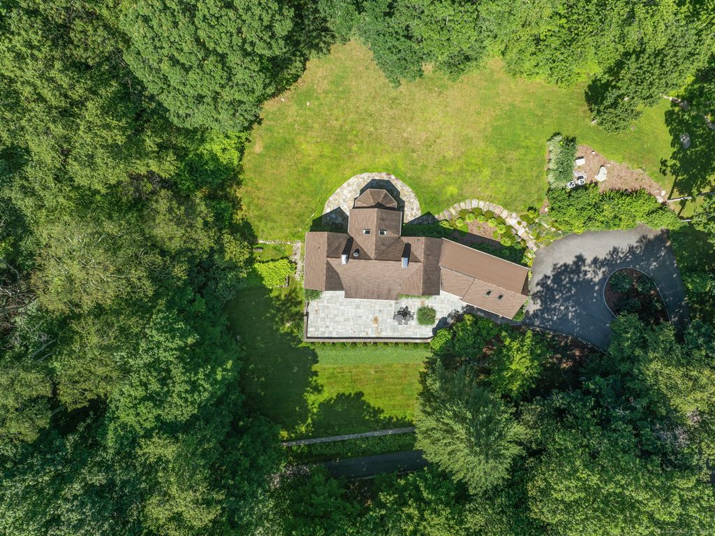 Photo of 760 Valley Road, New Canaan, CT 06840 (MLS # 24107293)