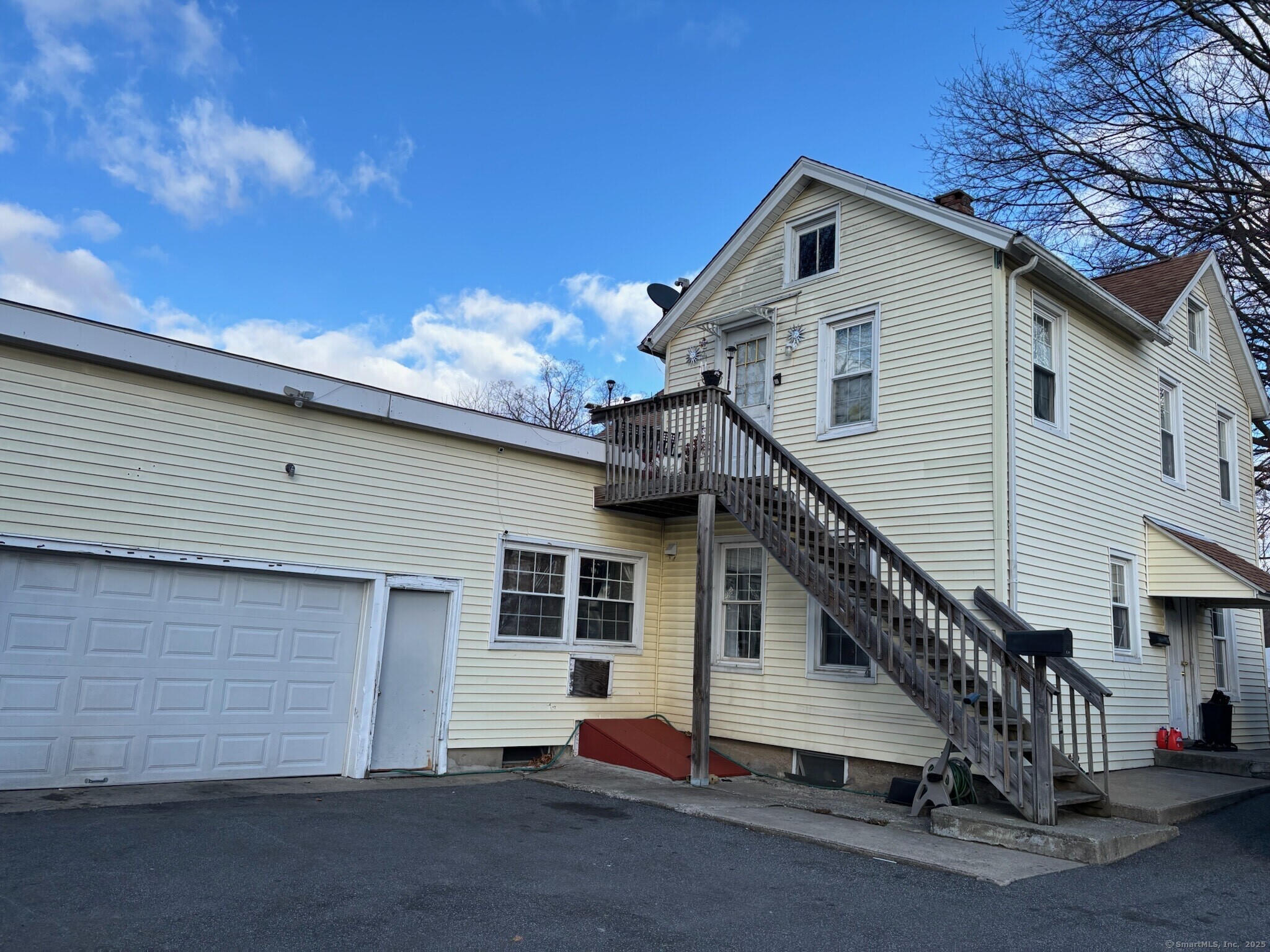 James Street, Danbury, Connecticut - 5 Bedrooms  
3 Bathrooms  
9 Rooms - 