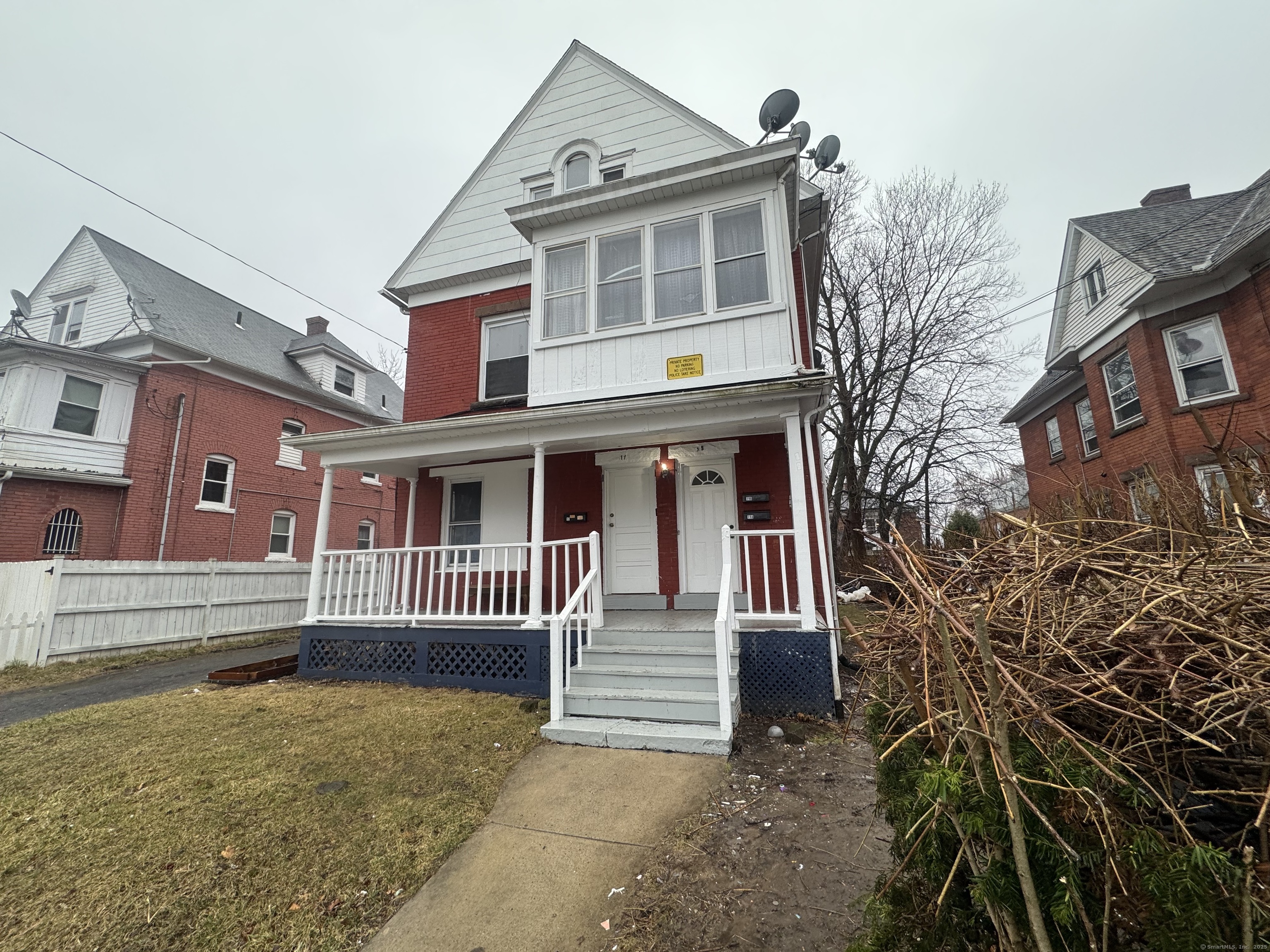 Roosevelt Street, Hartford, Connecticut - 2 Bedrooms  
1 Bathrooms  
12 Rooms - 