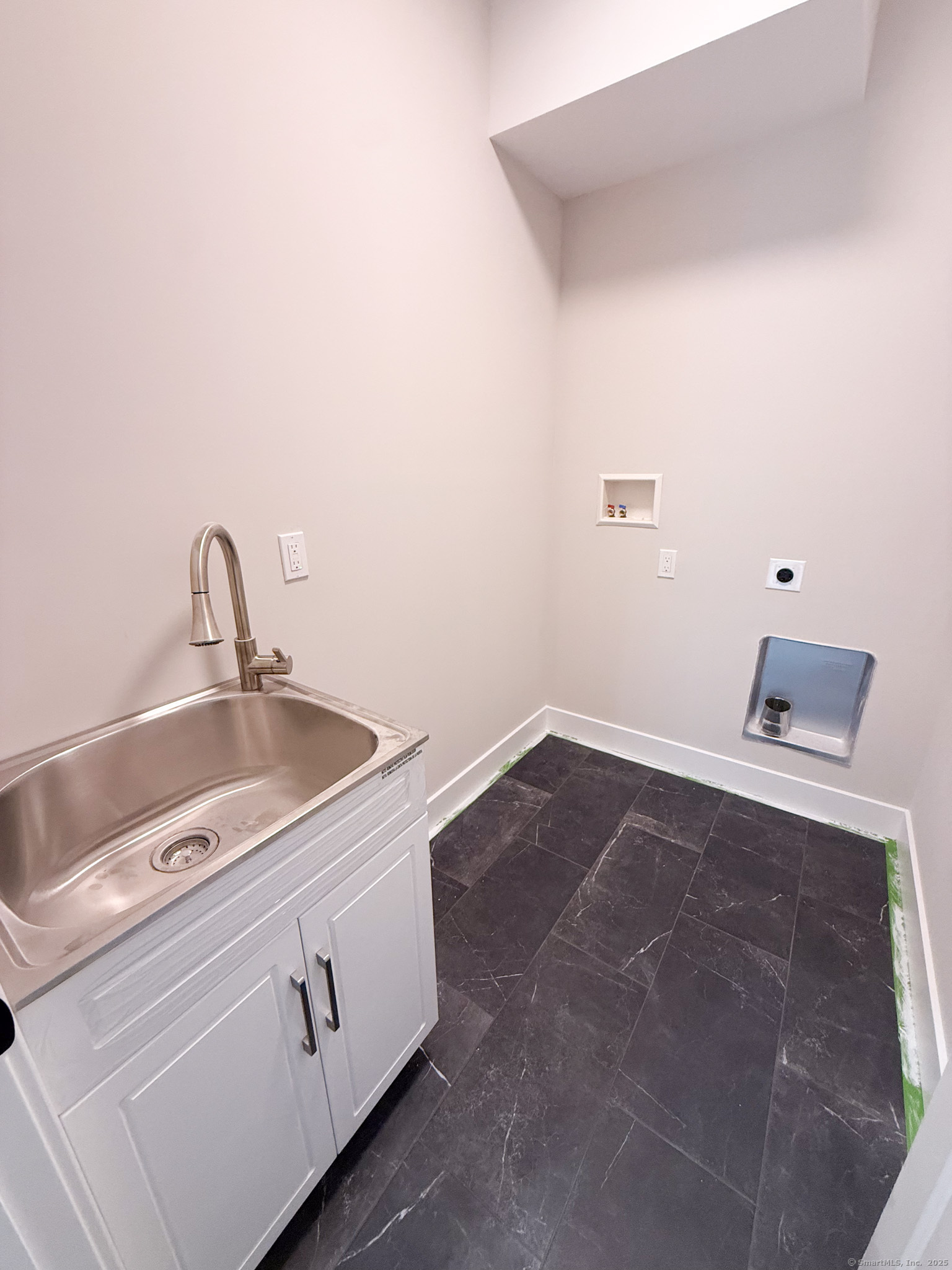 Berlin, Connecticut 06037, United States, 3 Bedrooms Bedrooms, ,2 BathroomsBathrooms,Residential,Coming Soon,163121