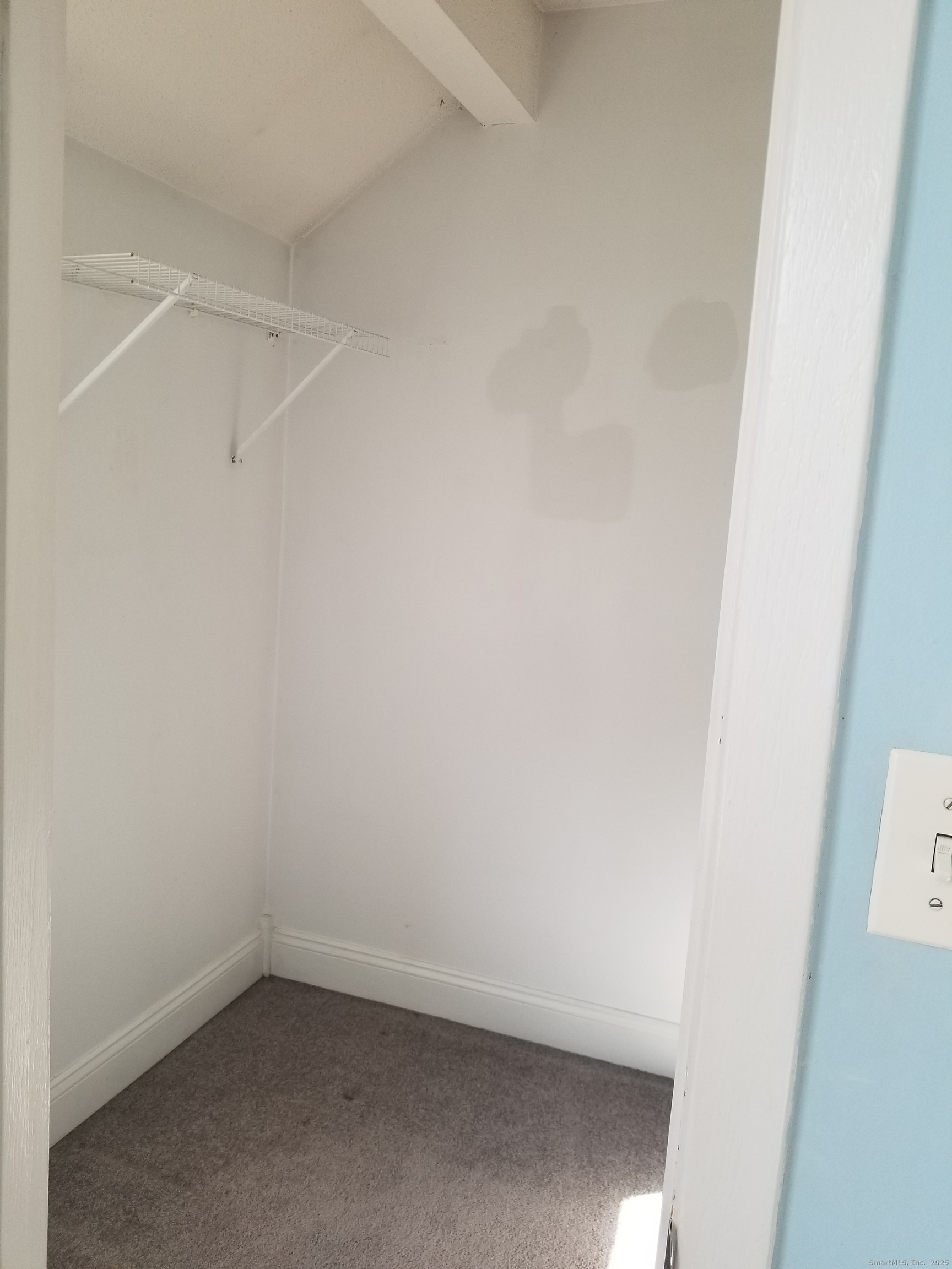 Ellington, Connecticut 06029, United States, 1 Bedroom Bedrooms, ,2 BathroomsBathrooms,Residential,Active,248001