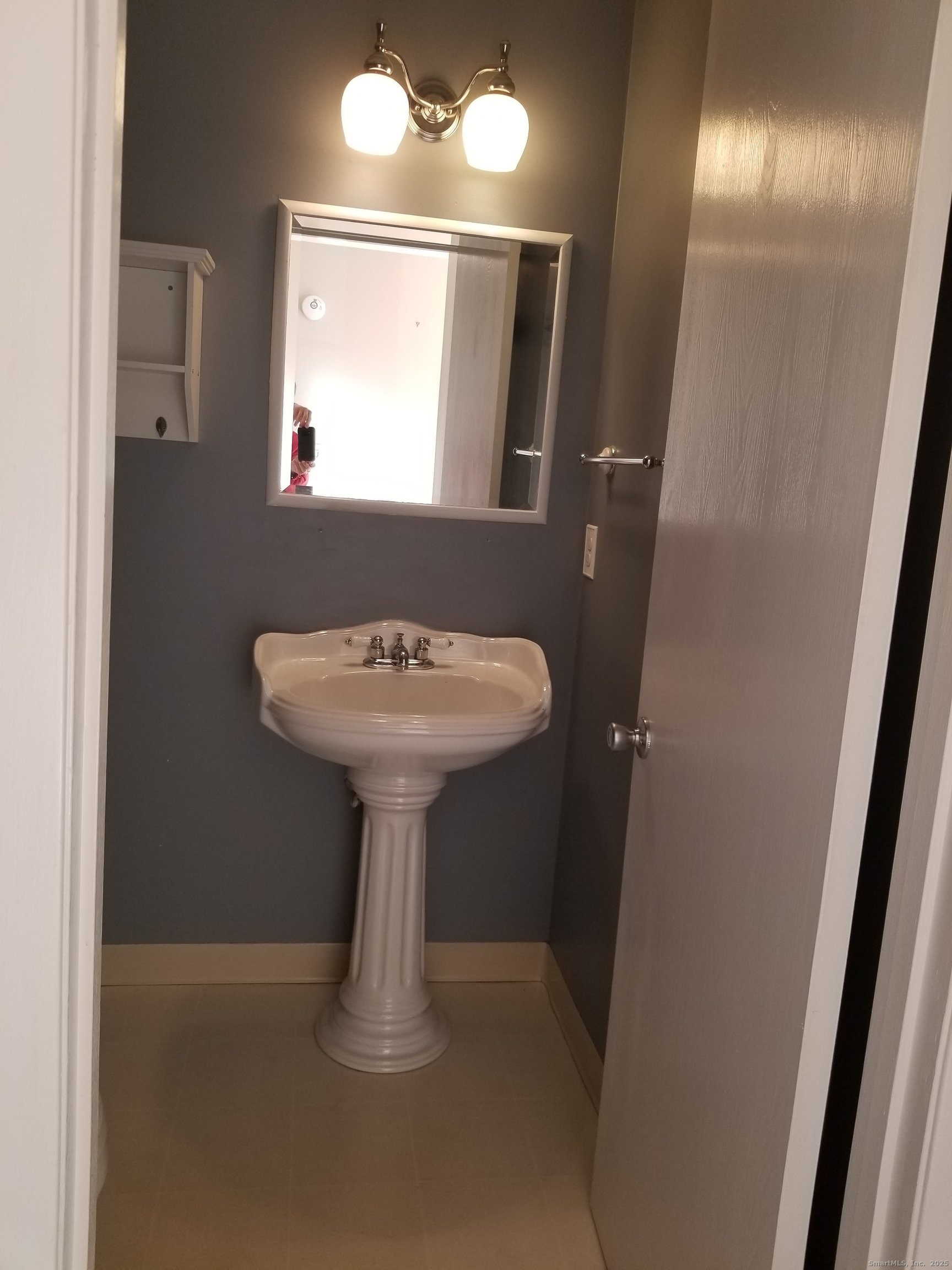 Ellington, Connecticut 06029, United States, 1 Bedroom Bedrooms, ,2 BathroomsBathrooms,Residential,Active,248001