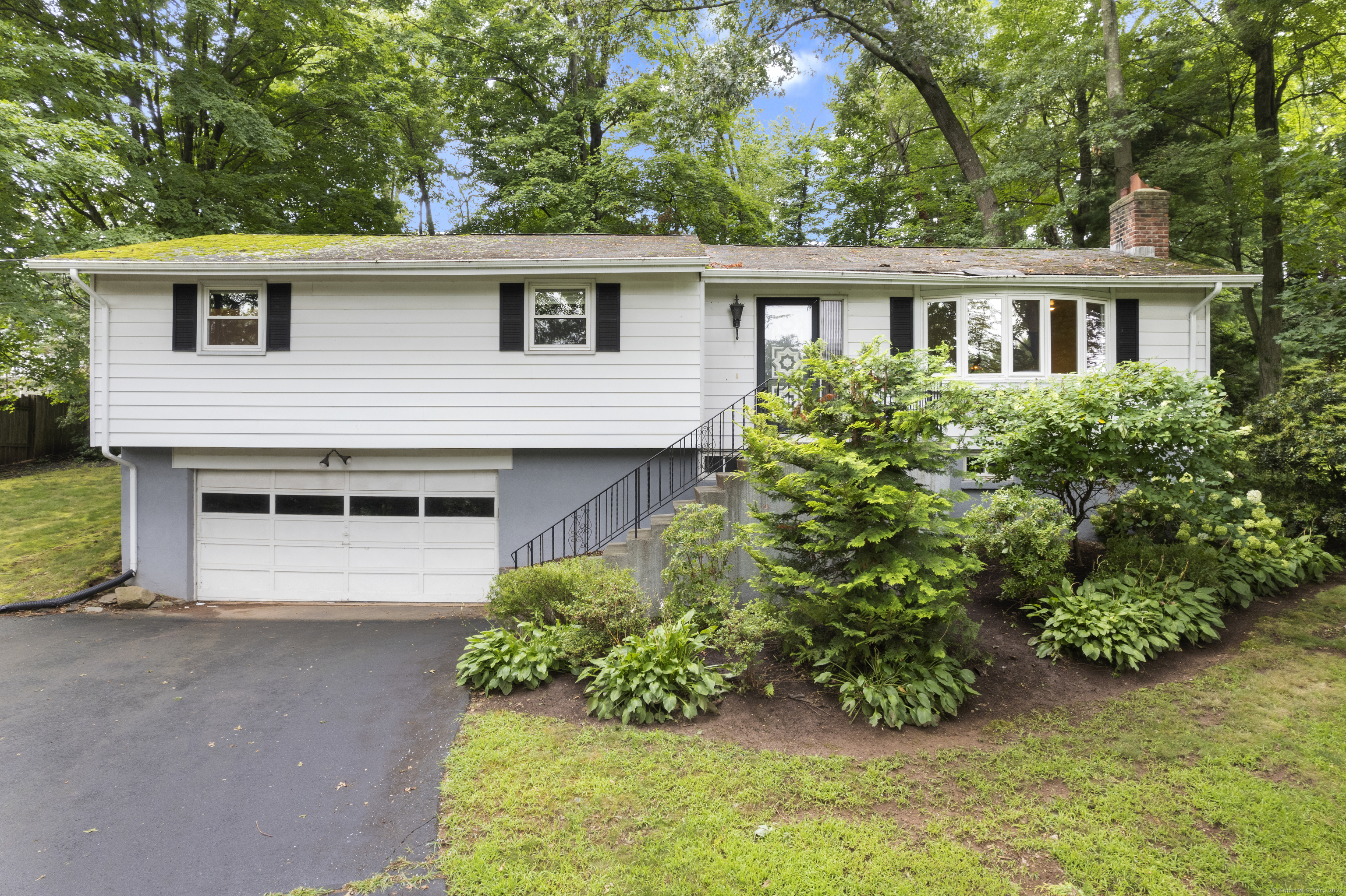 Photo 1 of 1071 King Road, Cheshire, Connecticut, $364,900, Web #: 24010376
