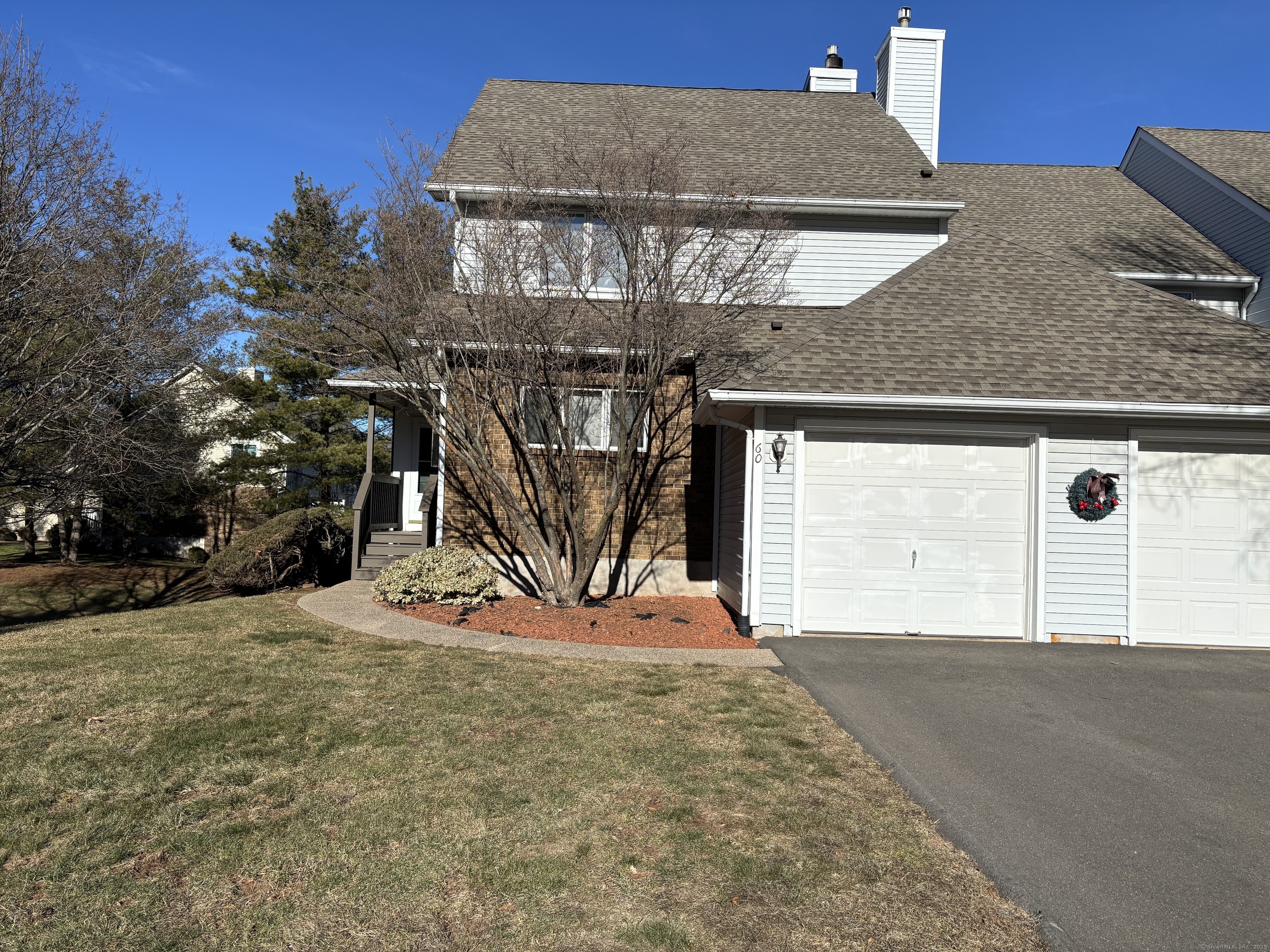 60 Steeplechase Drive 60, Newington, Connecticut - 2 Bedrooms  
3 Bathrooms  
6 Rooms - 