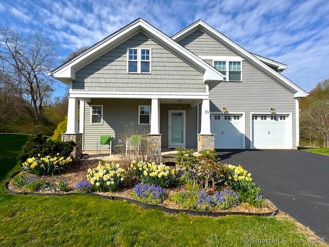 Bartlett Hollow 39, Middletown, Connecticut - 2 Bedrooms  
3 Bathrooms  
7 Rooms - 