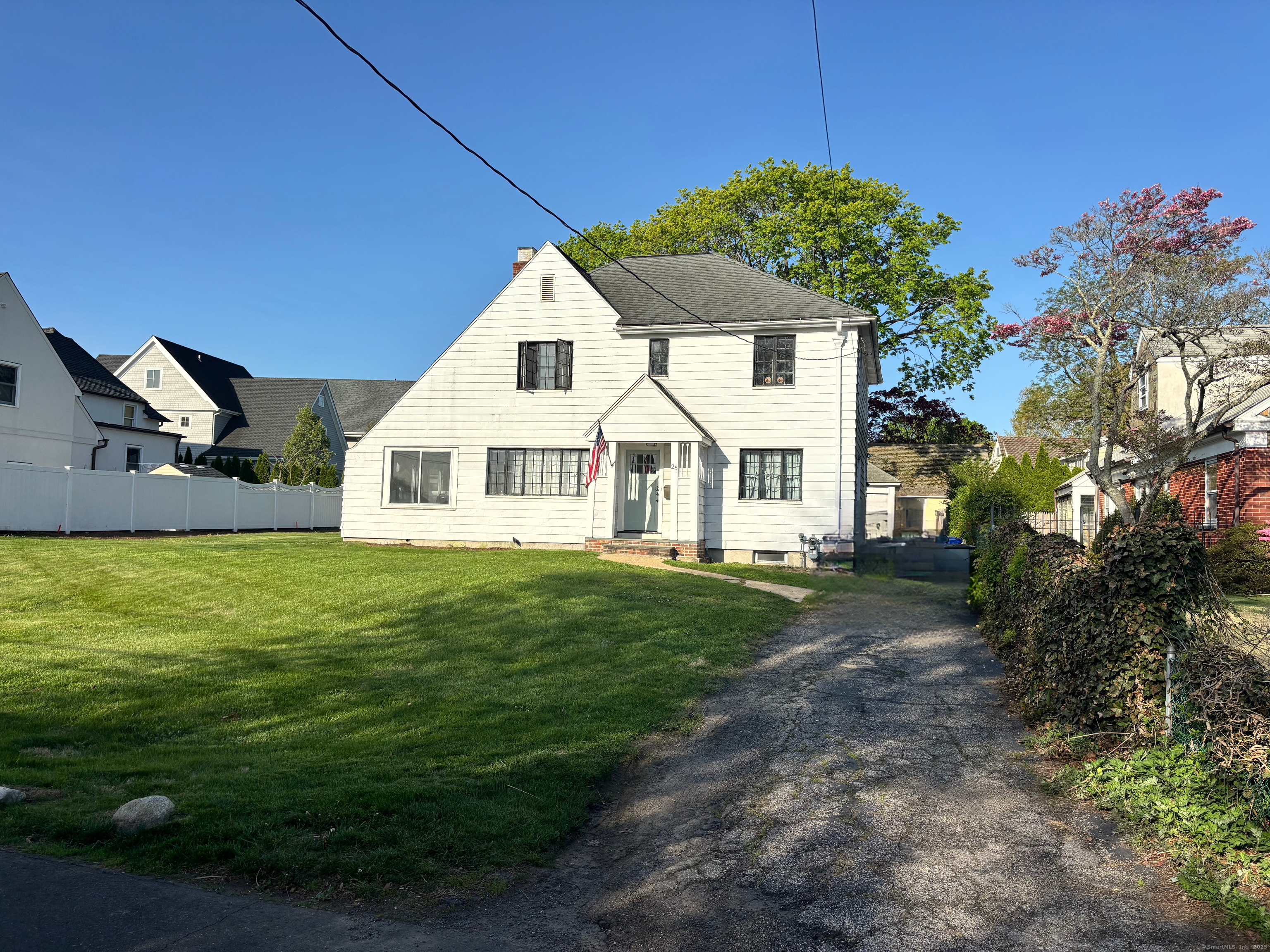 Property for Sale at Shorefront Park, Norwalk, Connecticut - Bedrooms: 4 
Bathrooms: 2 
Rooms: 8  - $975,000