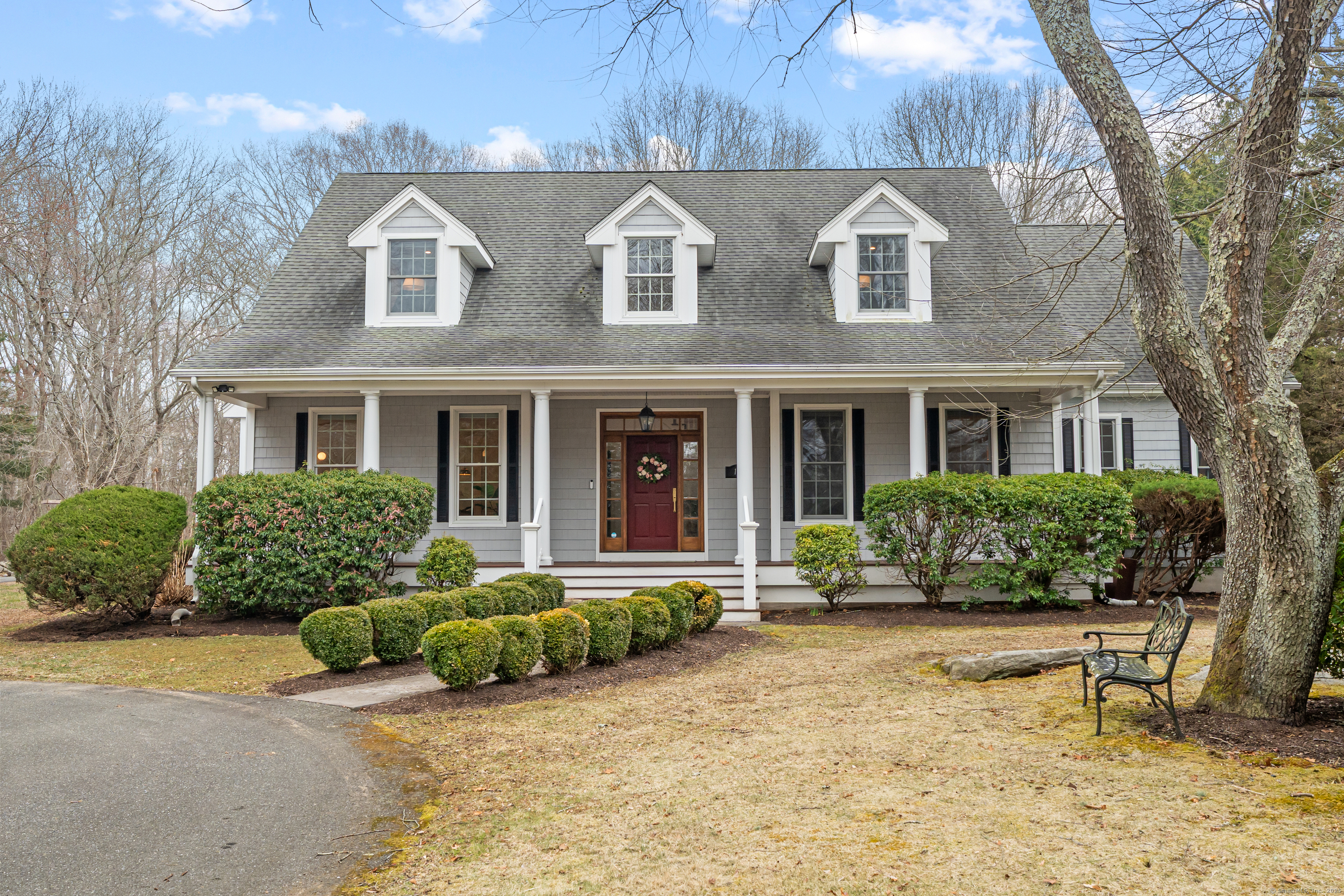 Perkins Farm Road, Waterford, Connecticut - 4 Bedrooms  
4 Bathrooms  
9 Rooms - 