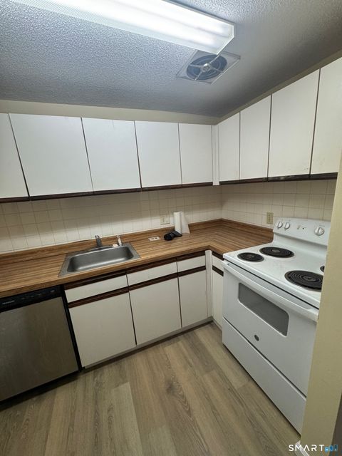 Tiny photo for 184 Burgundy Hill Lane #184, Middletown, CT 06457 (MLS # 24170218)