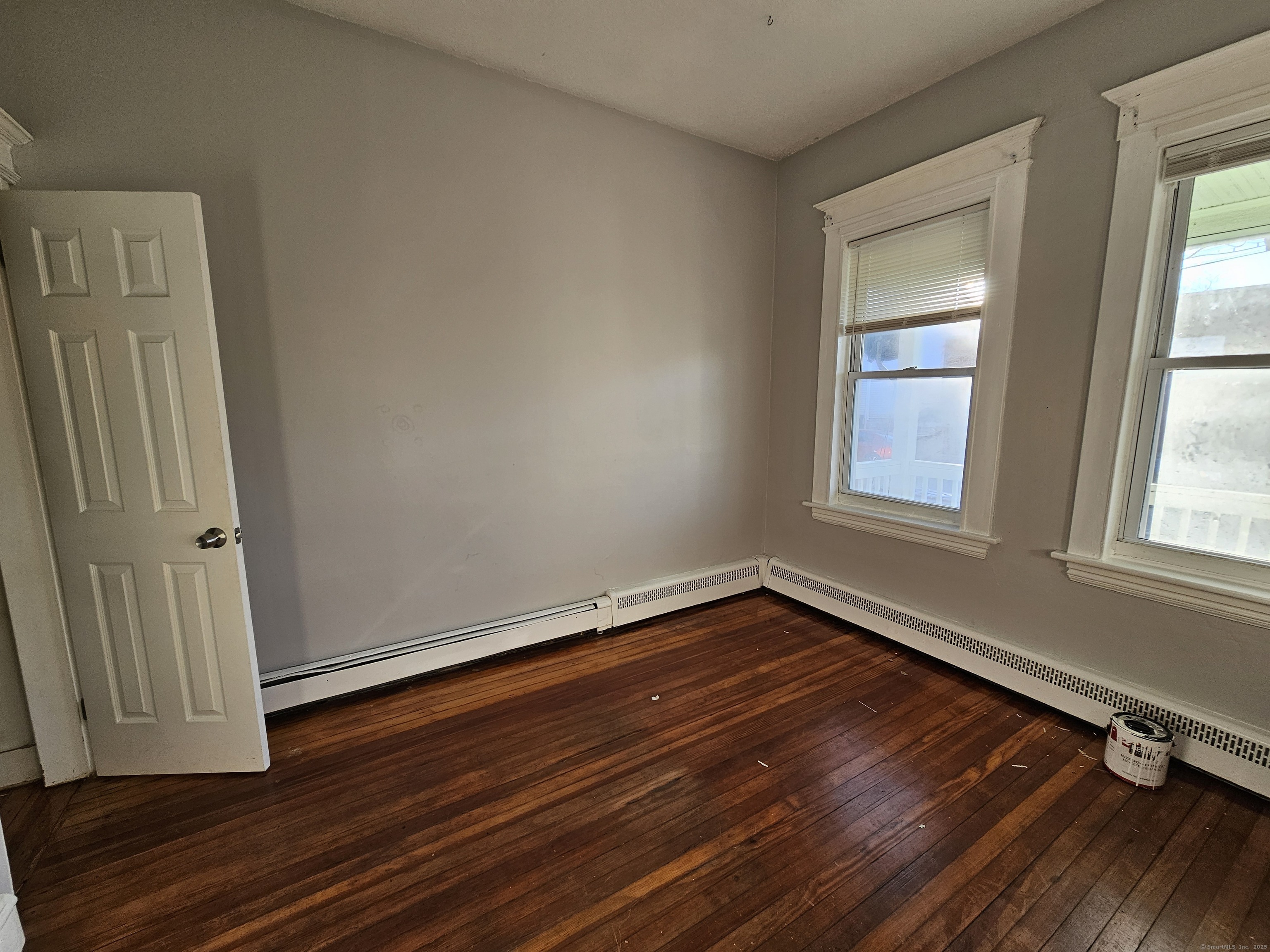 Rental Property at 442 Carroll Avenue 1, Bridgeport, Connecticut - Bedrooms: 3 
Bathrooms: 1 
Rooms: 5  - $2,100 MO.