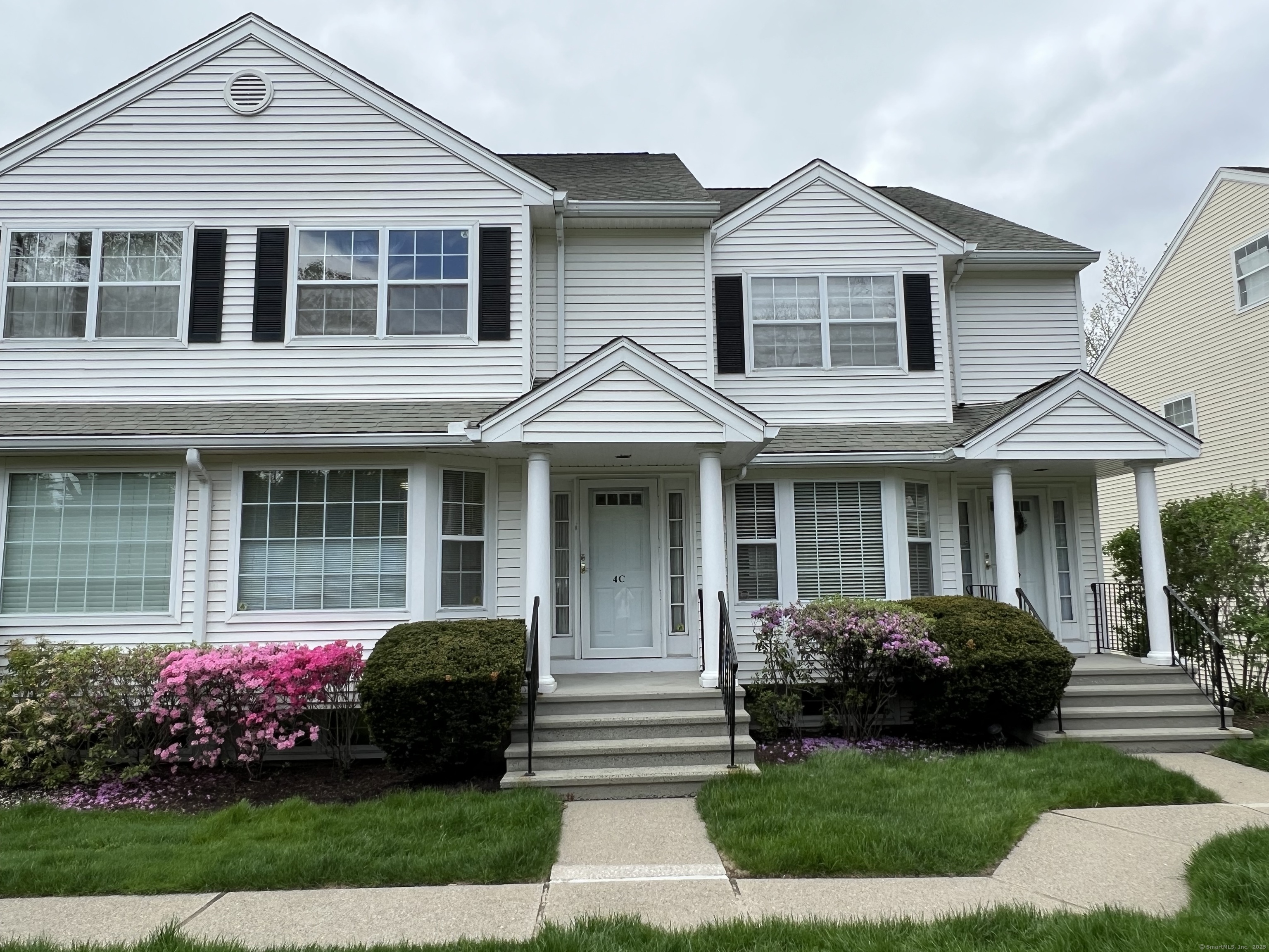 Rental Property at Turn Of River Road 4C, Stamford, Connecticut - Bedrooms: 2 
Bathrooms: 3 
Rooms: 6  - $4,800 MO.