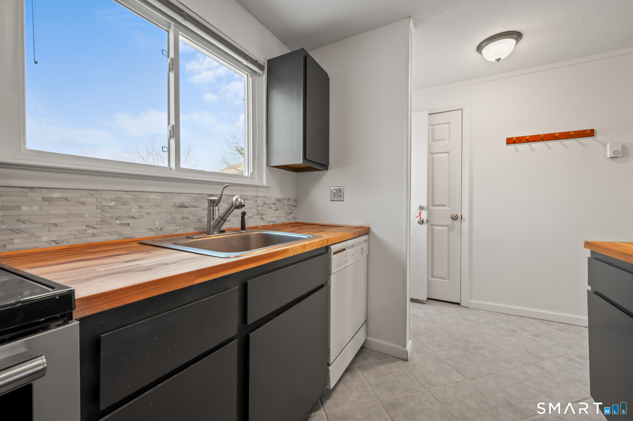 16 Seymour Road 17-D