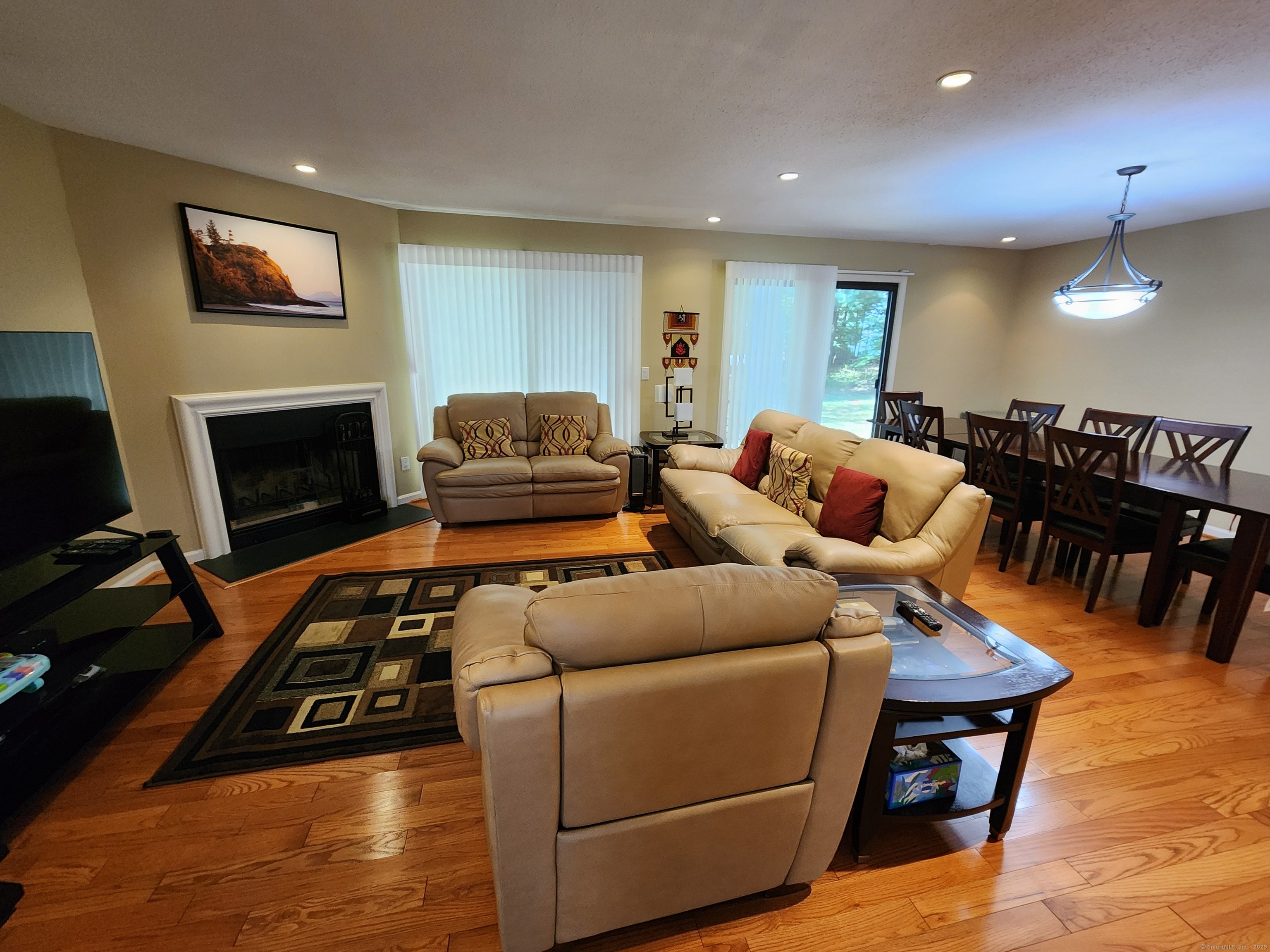 320 Strawberry Hill Avenue APT 15