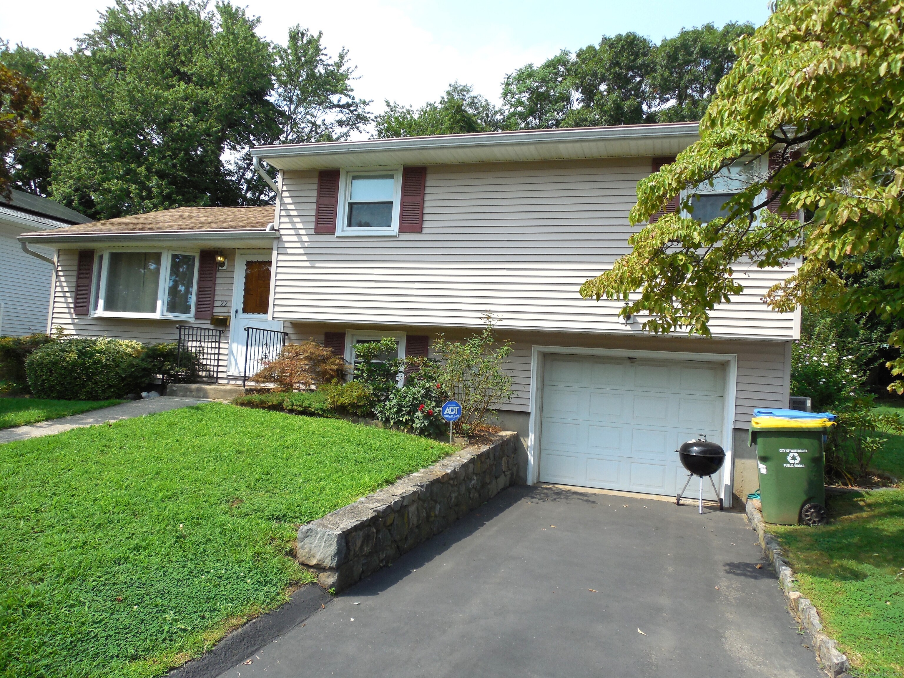 View Waterbury, CT 06706 house