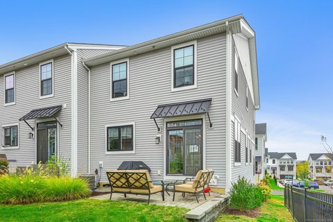 Tiny photo for 25 E Cross Trail #25, Danbury, CT 06810 (MLS # 24133095)