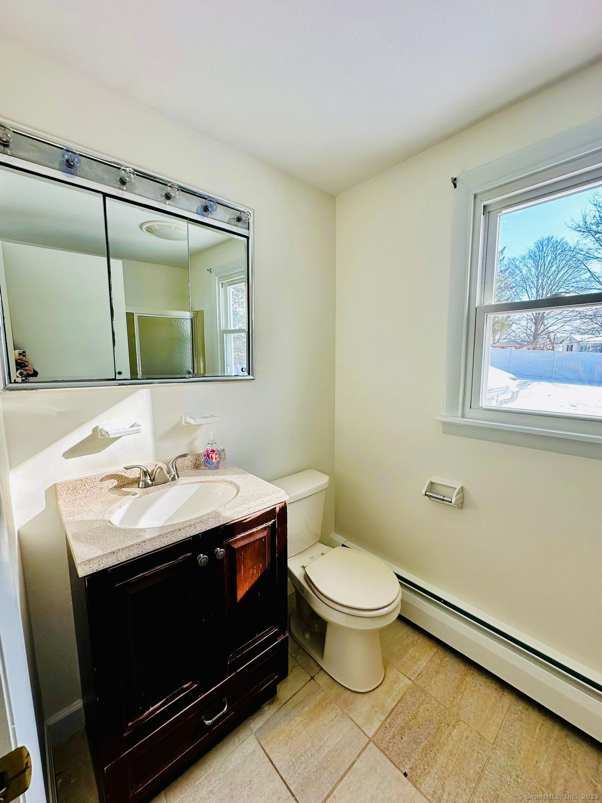 Newington, Connecticut 06111, United States, 3 Bedrooms Bedrooms, ,2 BathroomsBathrooms,Residential,Pending,12412