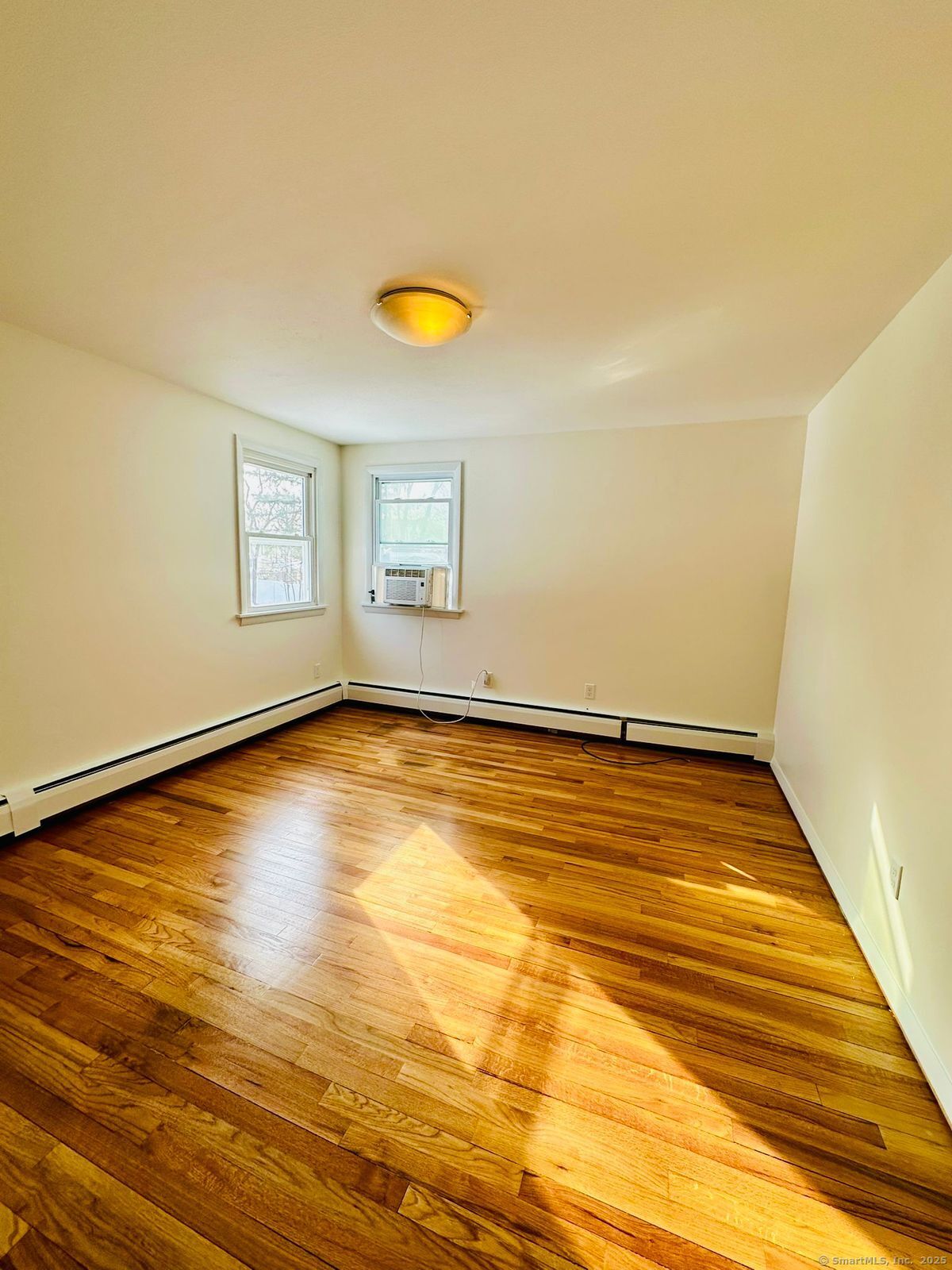 Newington, Connecticut 06111, United States, 3 Bedrooms Bedrooms, ,2 BathroomsBathrooms,Residential,Pending,12412