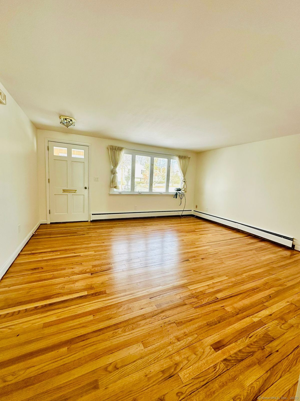 Newington, Connecticut 06111, United States, 3 Bedrooms Bedrooms, ,2 BathroomsBathrooms,Residential,Pending,12412