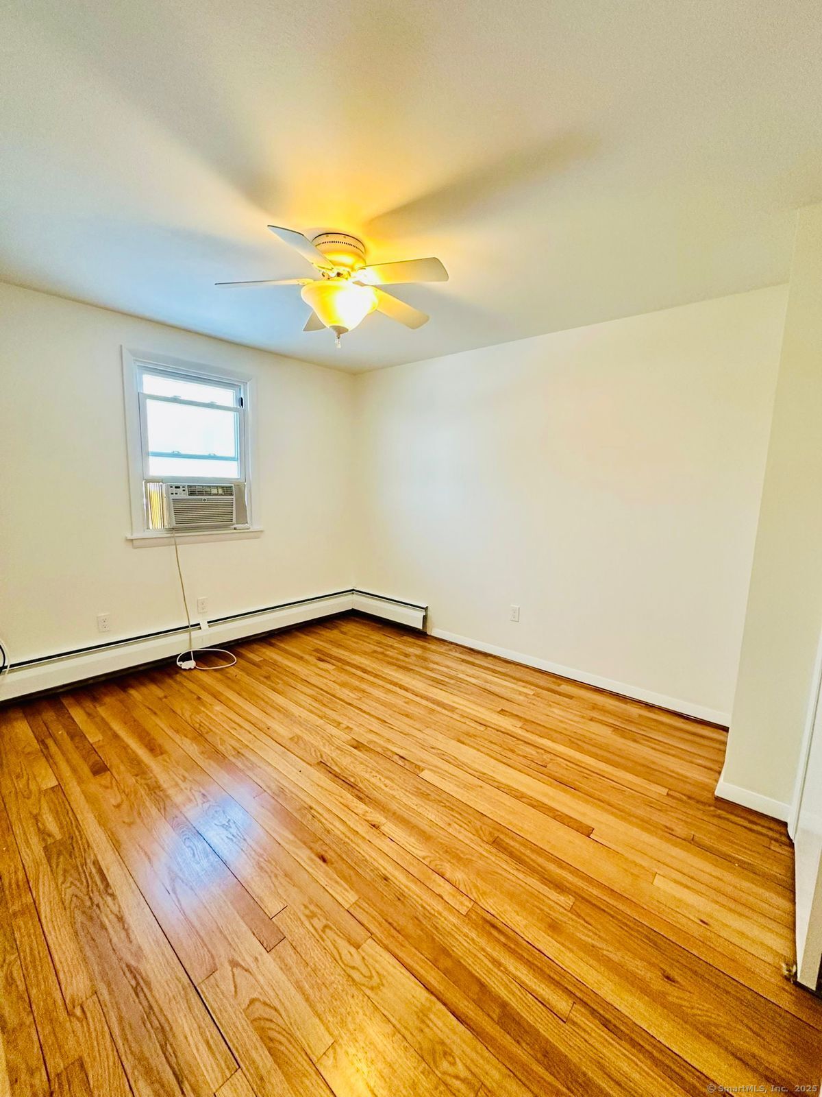 Newington, Connecticut 06111, United States, 3 Bedrooms Bedrooms, ,2 BathroomsBathrooms,Residential,Pending,12412