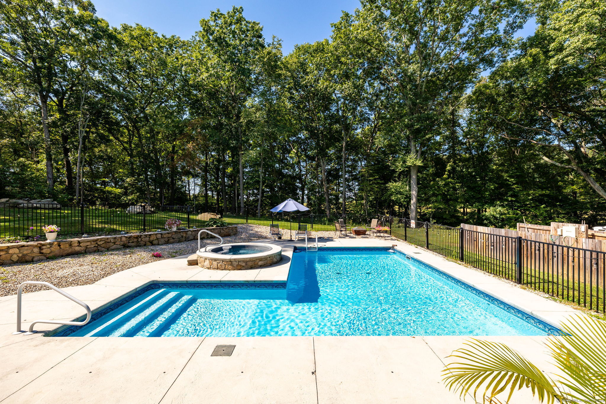 Watertown, Connecticut 06795, United States, 4 Bedrooms Bedrooms, ,3 BathroomsBathrooms,Residential,Pending,26311