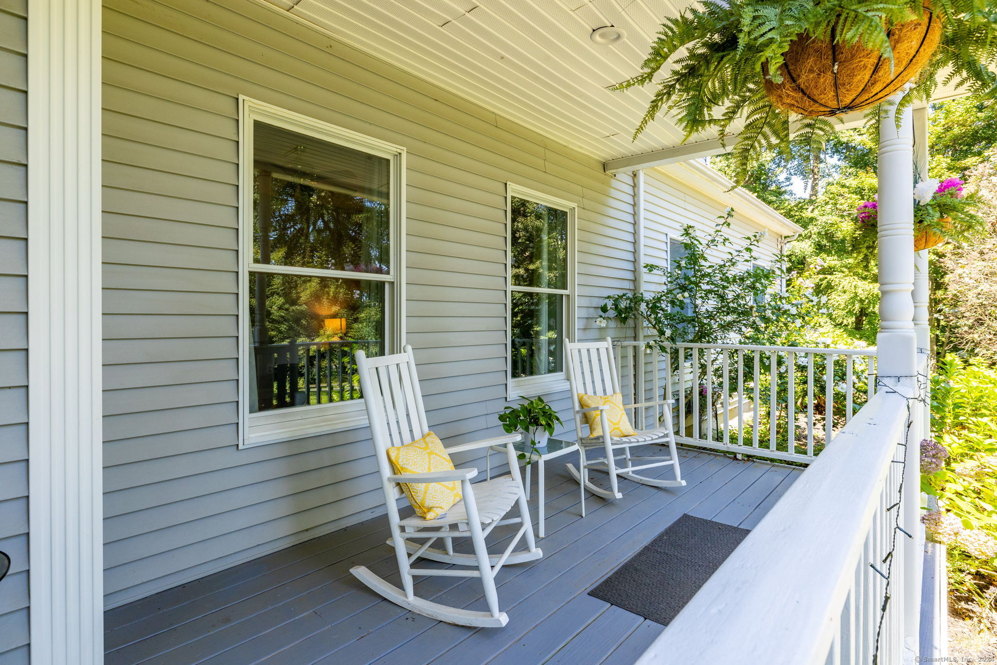 Watertown, Connecticut 06795, United States, 4 Bedrooms Bedrooms, ,3 BathroomsBathrooms,Residential,Pending,26311