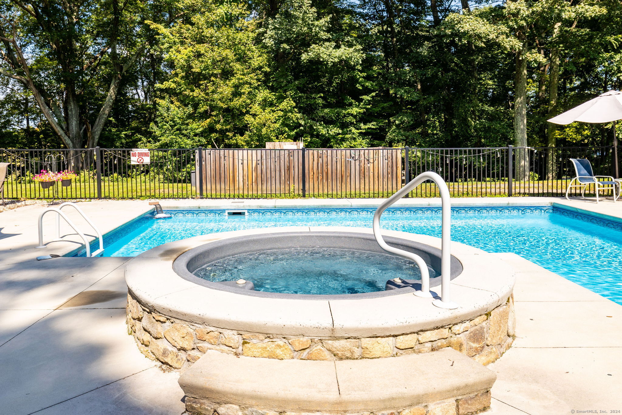 Watertown, Connecticut 06795, United States, 4 Bedrooms Bedrooms, ,3 BathroomsBathrooms,Residential,Pending,26311