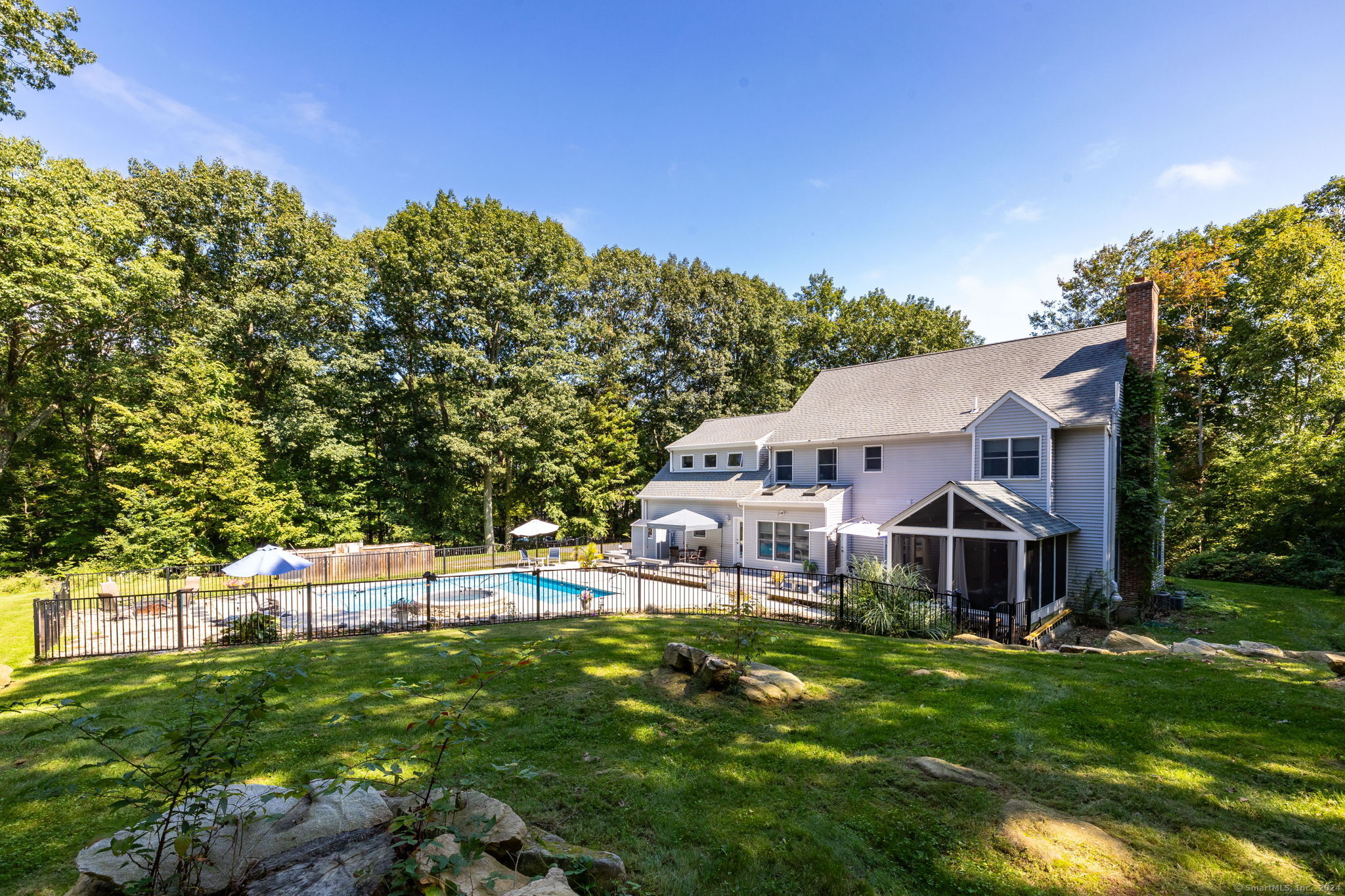 Watertown, Connecticut 06795, United States, 4 Bedrooms Bedrooms, ,3 BathroomsBathrooms,Residential,Pending,26311