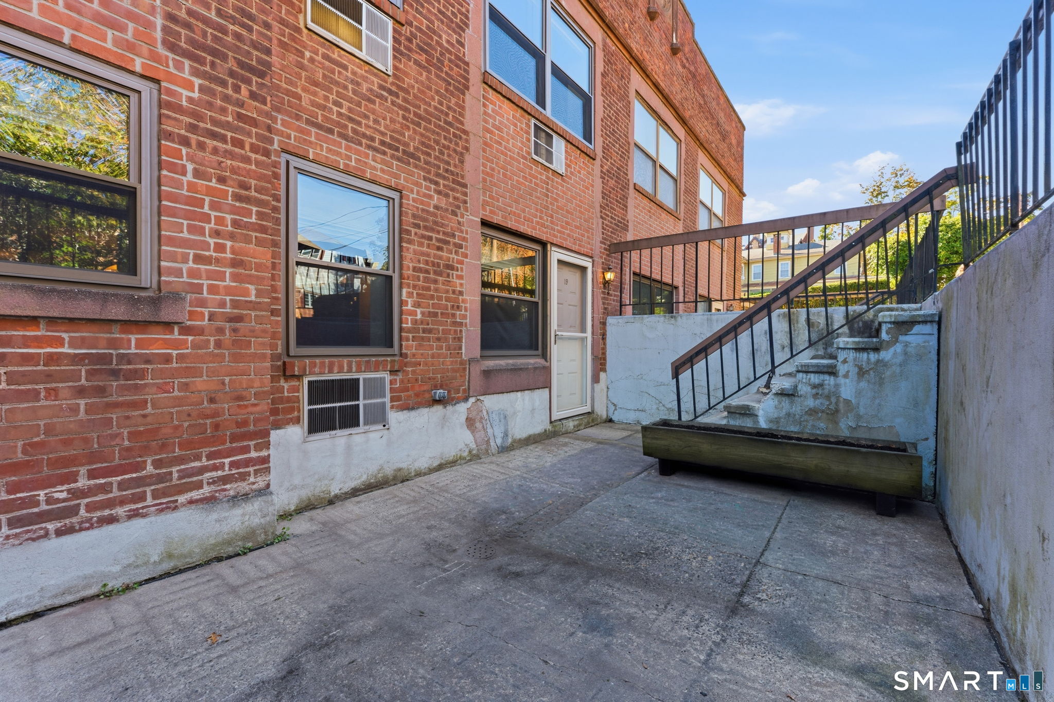 201 College Street 19