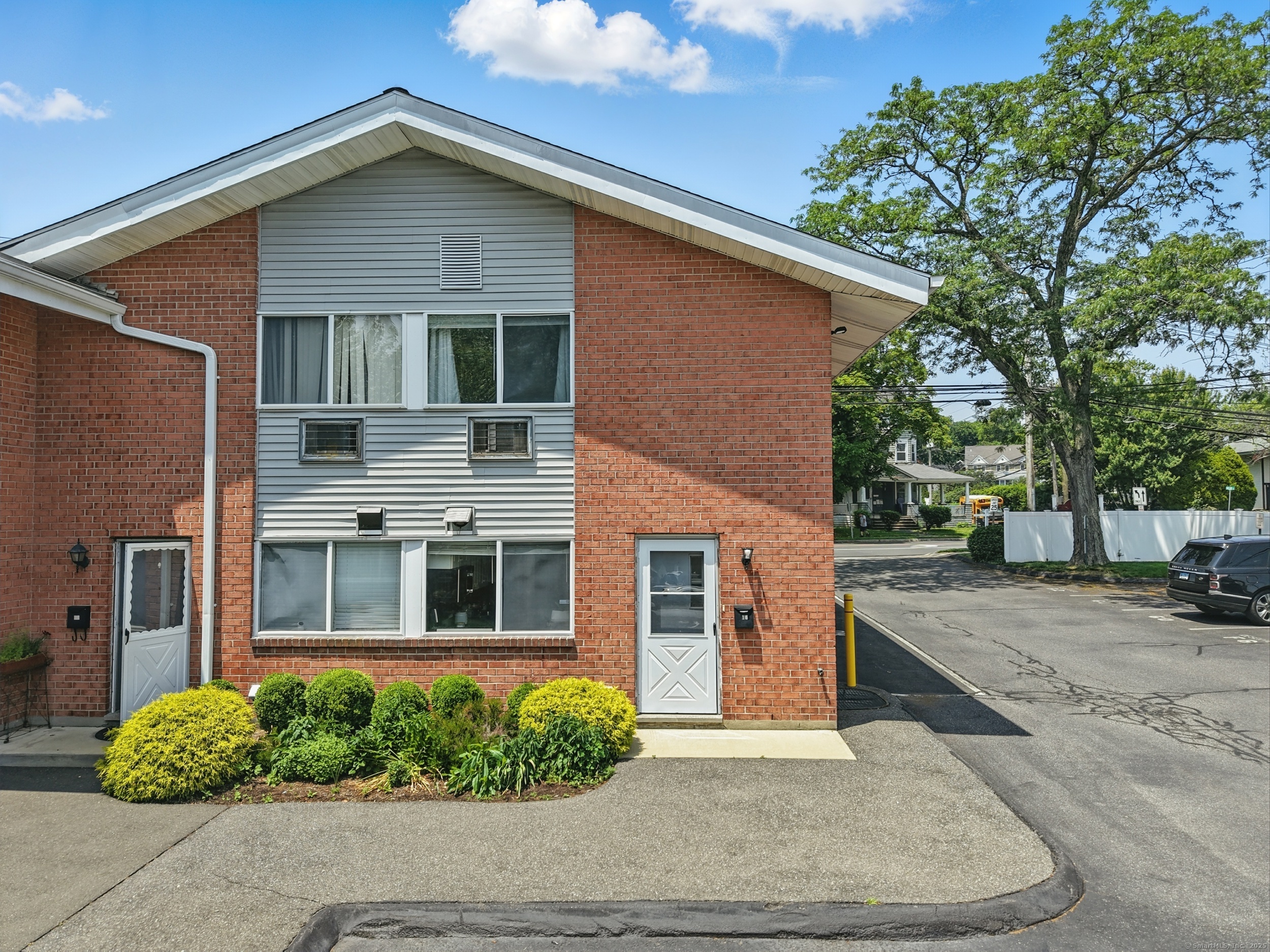 Property for Sale at Flax Hill Road Apt 10, Norwalk, Connecticut - Bedrooms: 2 
Bathrooms: 1 
Rooms: 4  - $365,000