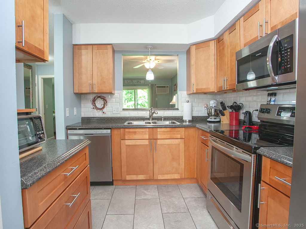 32 Knoll Lane 32