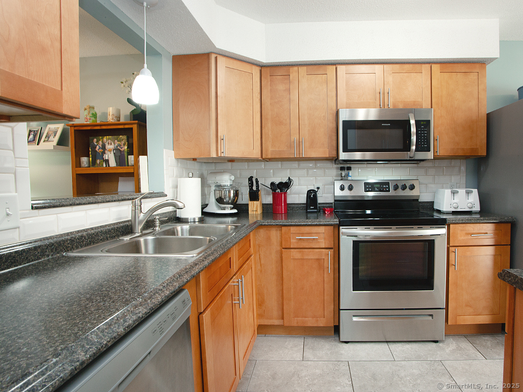 32 Knoll Lane 32