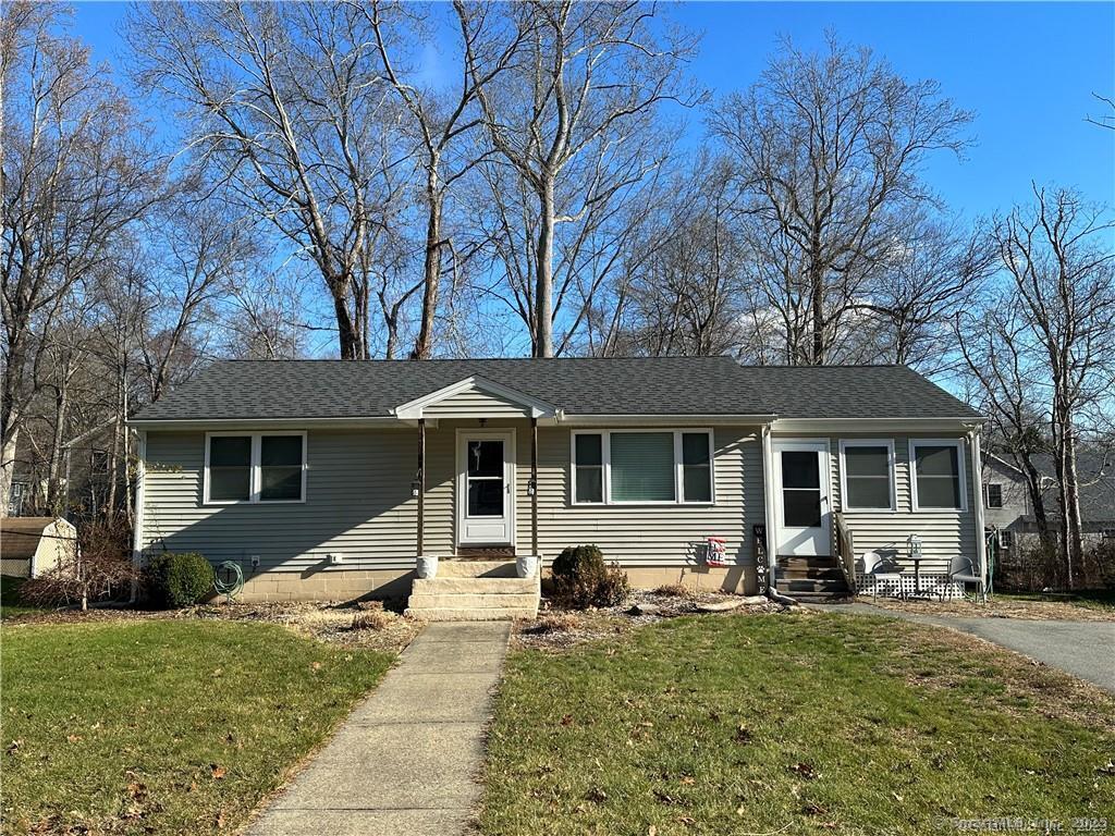 Spring Glen Road, East Lyme, Connecticut - 3 Bedrooms  
1 Bathrooms  
5 Rooms - 