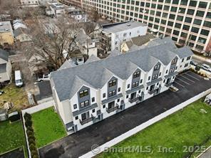 Henry Street 5, Stamford, Connecticut - 3 Bedrooms  
4 Bathrooms  
6 Rooms - 