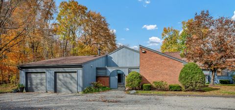 Tiny photo for 7 Hearthstone Drive #7, Brookfield, CT 06804 (MLS # 24135918)