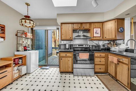 Tiny photo for 7 Hearthstone Drive #7, Brookfield, CT 06804 (MLS # 24135918)