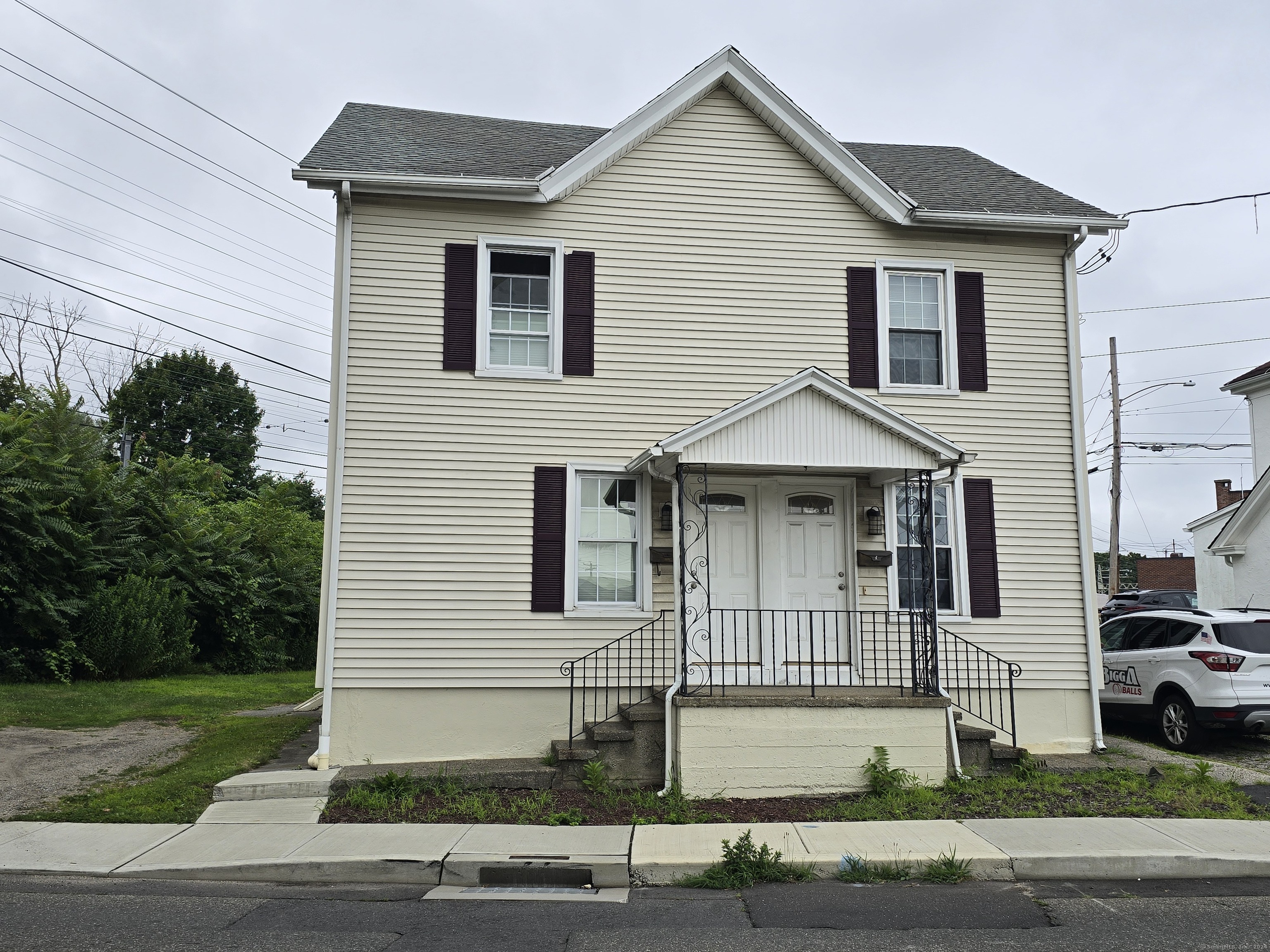 Rental Property at 7 Prospect Street, Milford, Connecticut - Bedrooms: 2 
Bathrooms: 1 
Rooms: 5  - $2,350 MO.