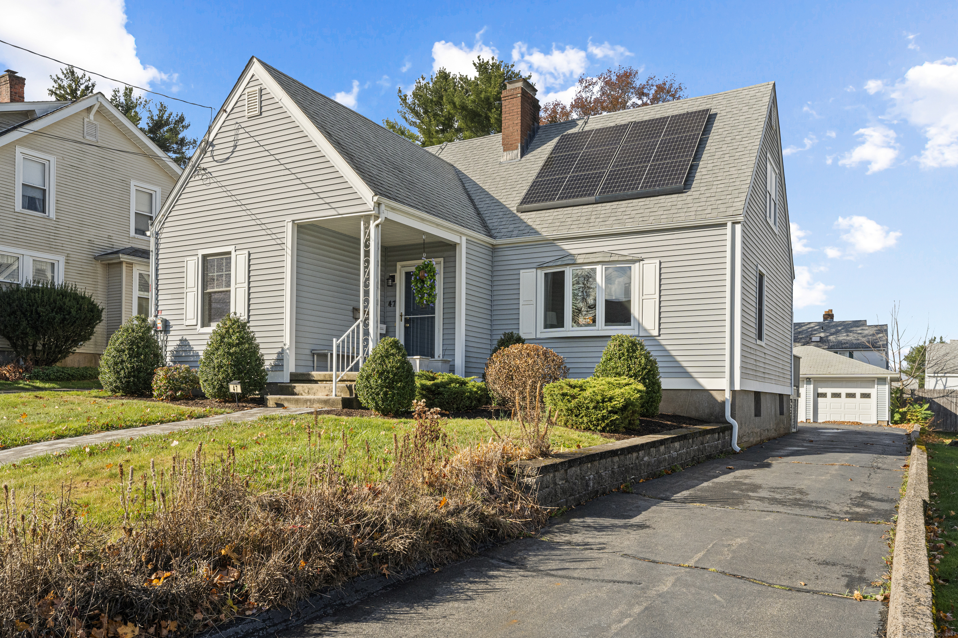 Property for Sale at 47 Carpenter Avenue, Meriden, Connecticut - Bedrooms: 3 
Bathrooms: 2 
Rooms: 5  - $319,900