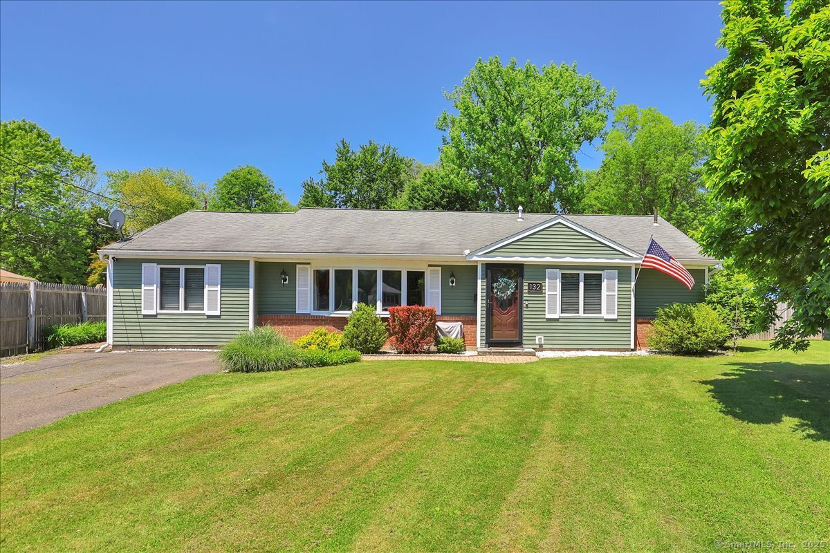 Property for Sale at Barnard Drive, Newington, Connecticut - Bedrooms: 3 
Bathrooms: 1 
Rooms: 6  - $350,000