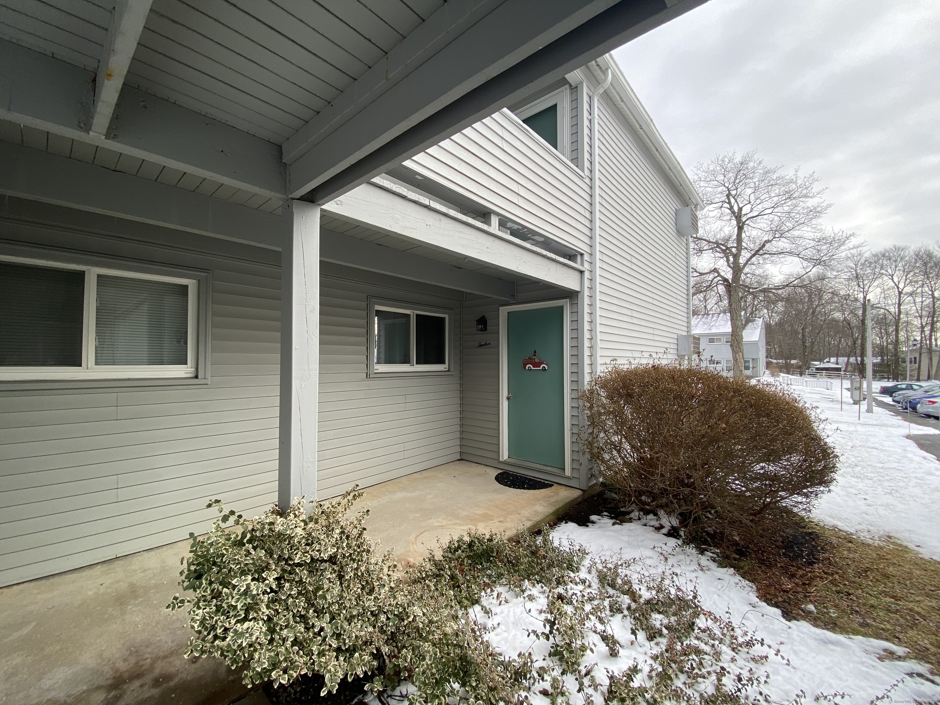 E Farms Road A, Torrington, Connecticut - 1 Bedrooms  
1 Bathrooms  
3 Rooms - 