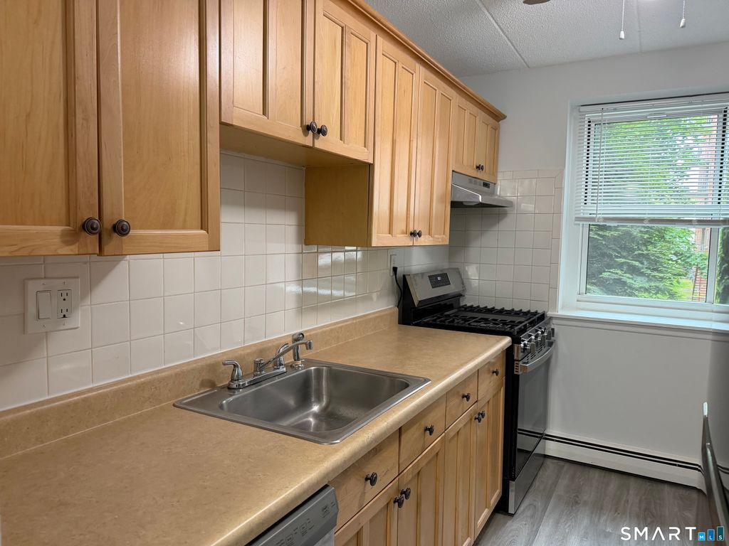 Photo of 27 Northill Street #1P, Stamford, CT 06907 (MLS # 24176083)