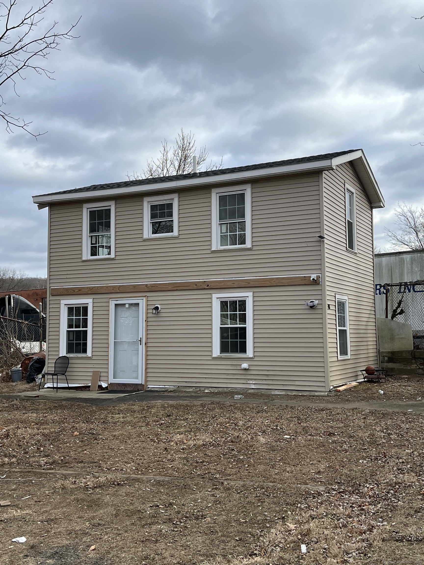 Cherry Street, Naugatuck, Connecticut - 2 Bedrooms  
1 Bathrooms  
5 Rooms - 